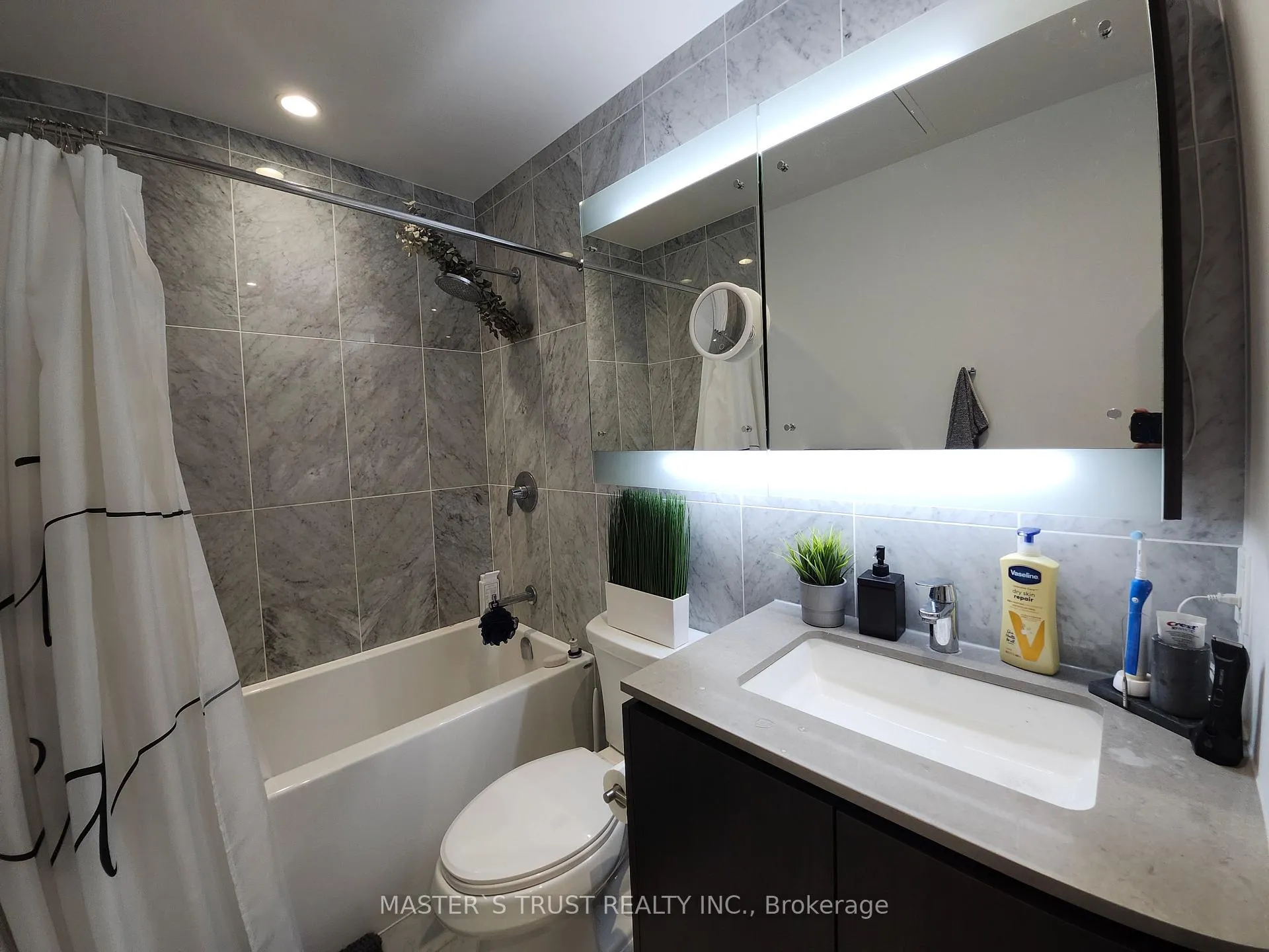 Photo 9 of Unit 1112, 80 Queens Wharf Drive, Toronto, Waterfront Communities — HOMEH