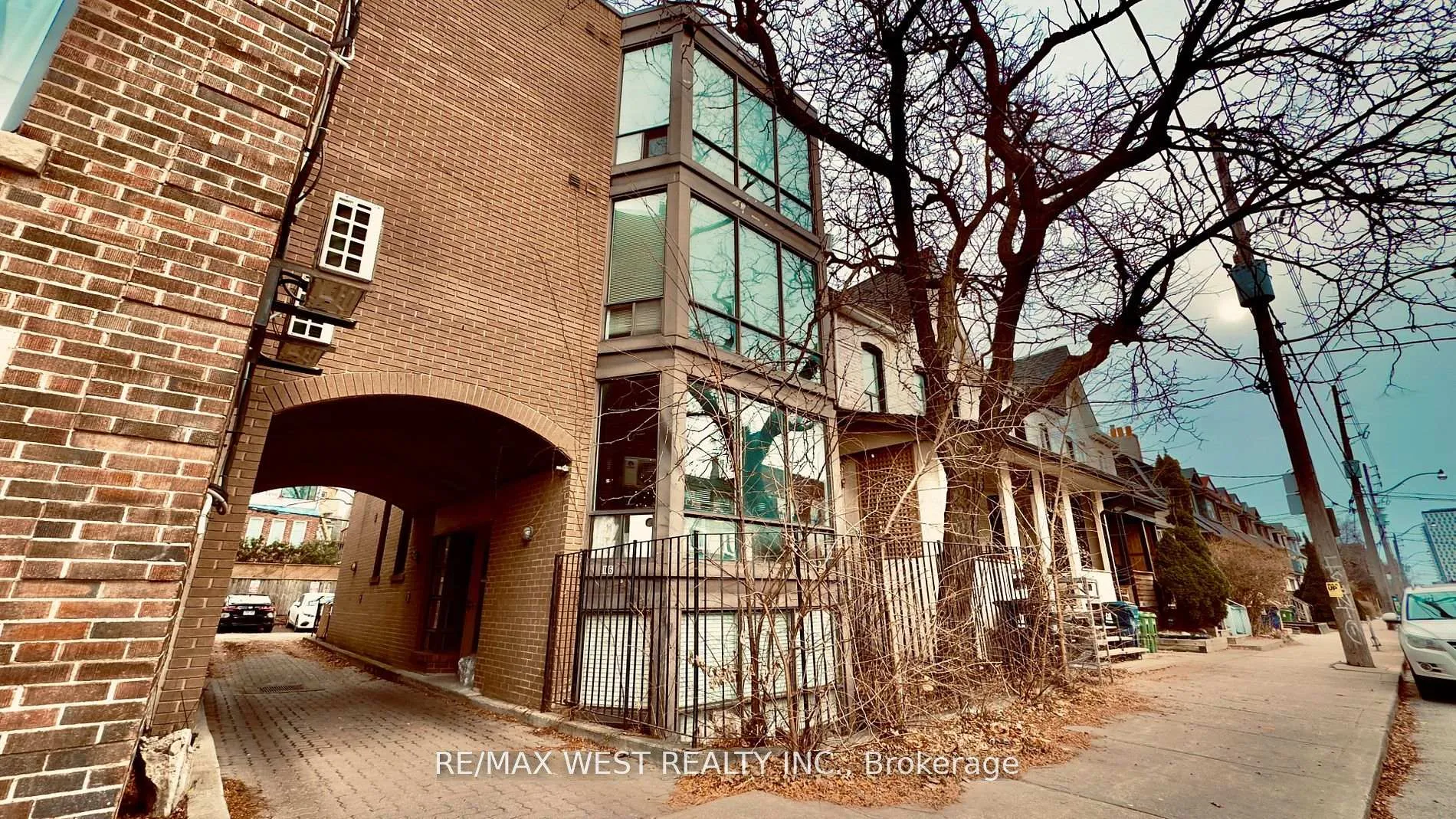 Photo 2 of 1061 Bathurst Street, Toronto, The Annex — HOMEH