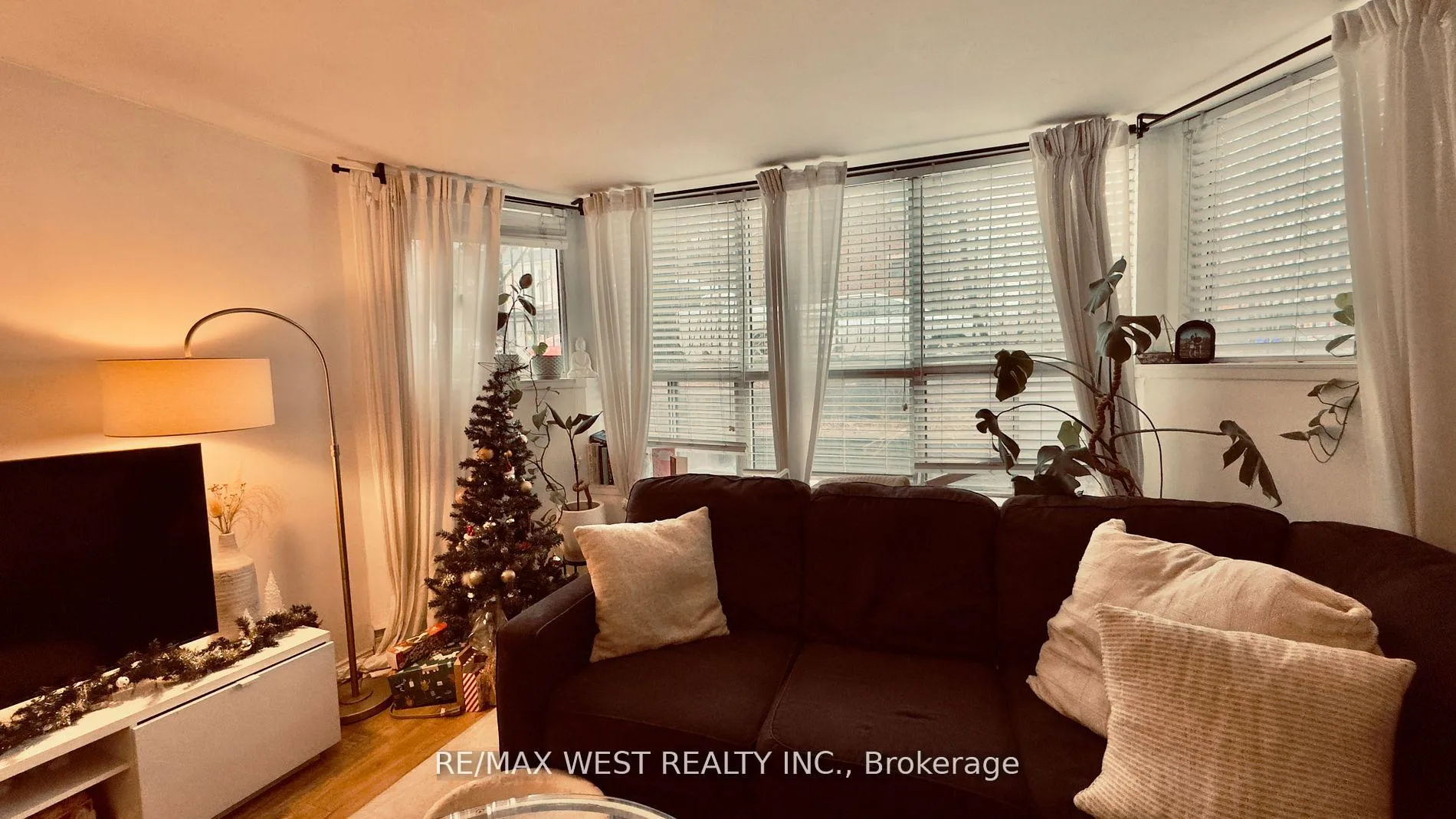 Photo 8 of 1061 Bathurst Street, Toronto, The Annex — HOMEH