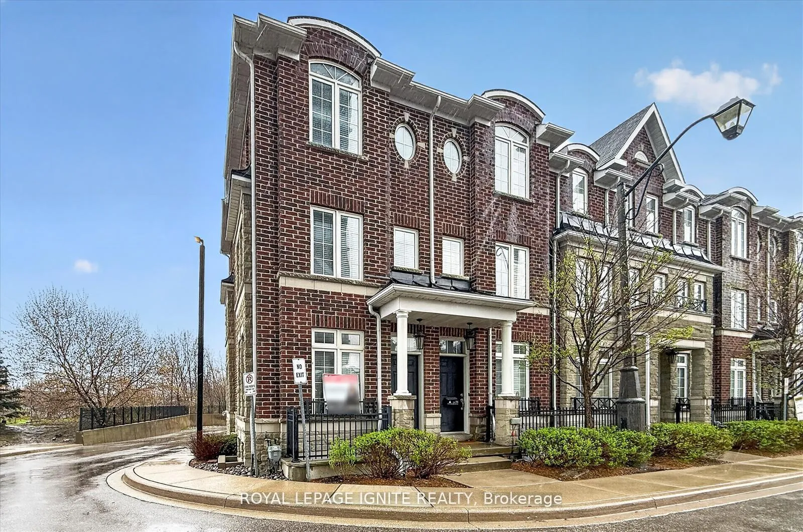 Photo 2 of Unit 95, 117A The Queensway, Toronto, High Park-Swansea — HOMEH