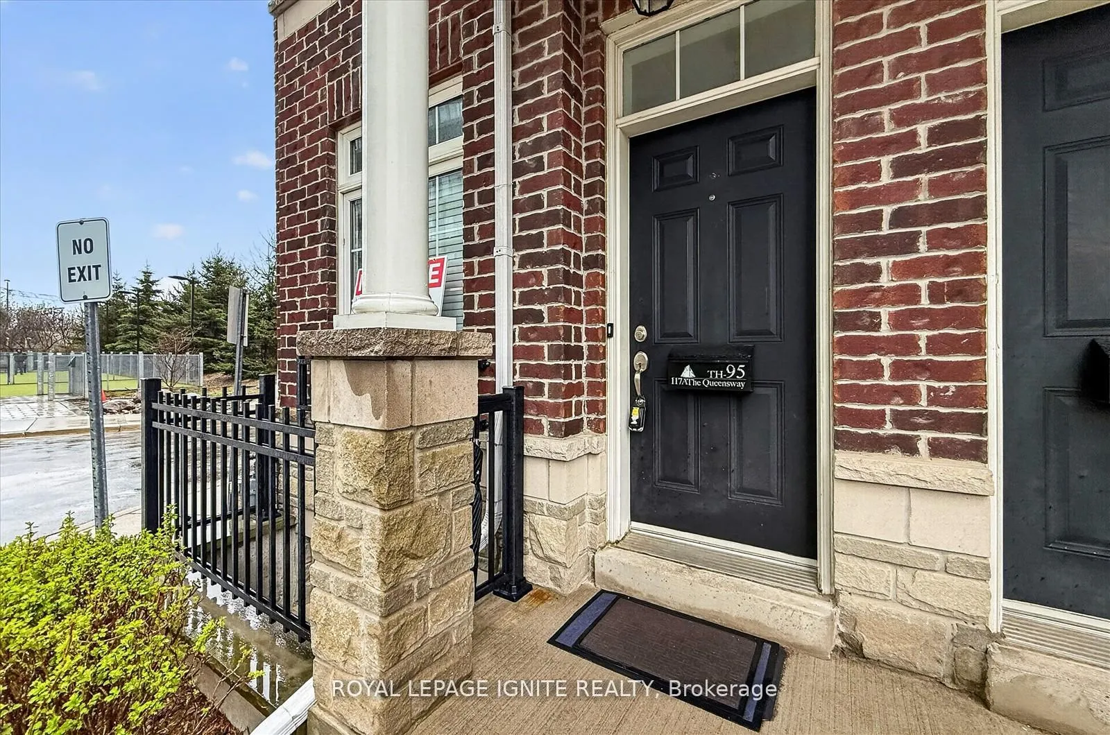 Photo 4 of Unit 95, 117A The Queensway, Toronto, High Park-Swansea — HOMEH