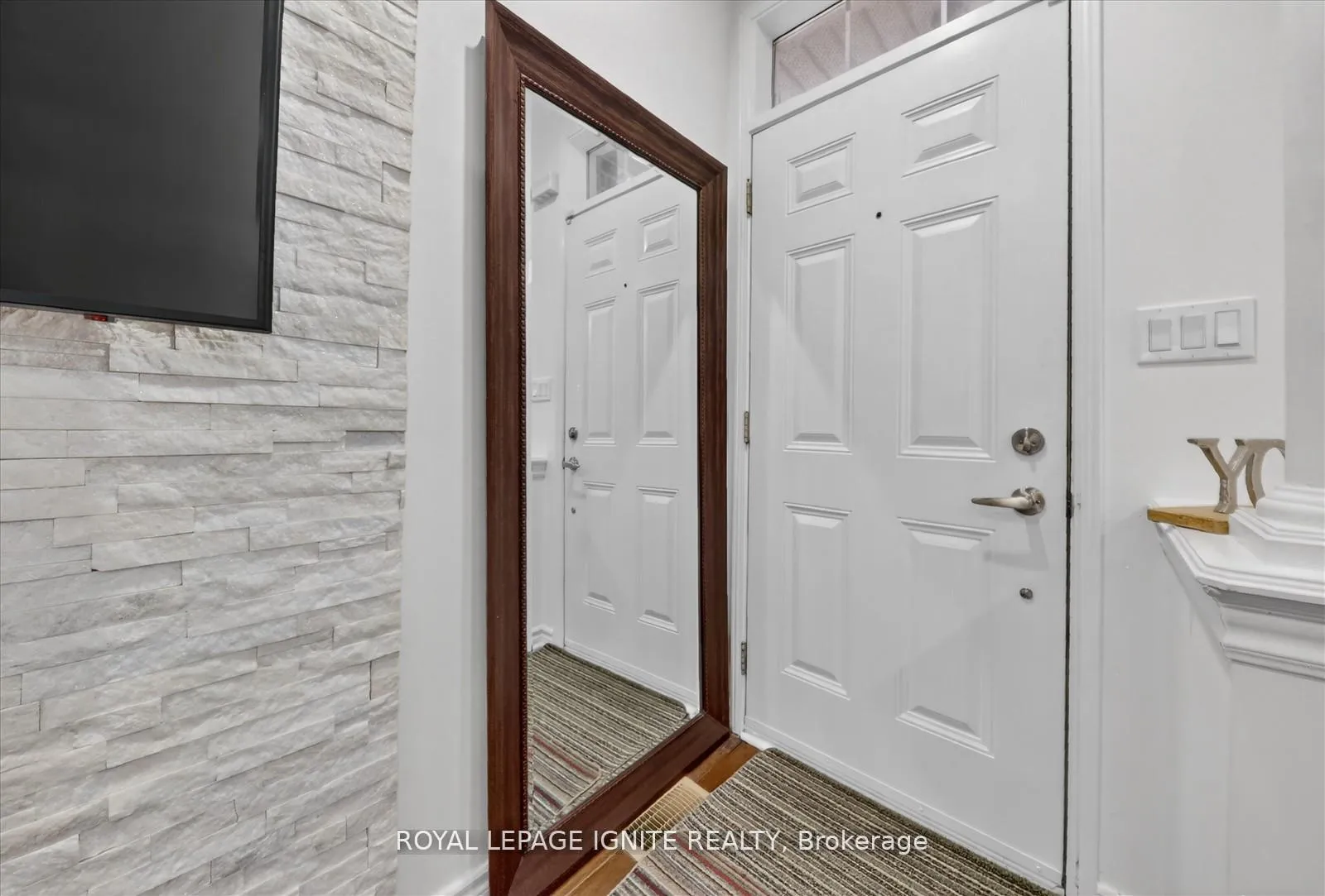 Photo 5 of Unit 95, 117A The Queensway, Toronto, High Park-Swansea — HOMEH