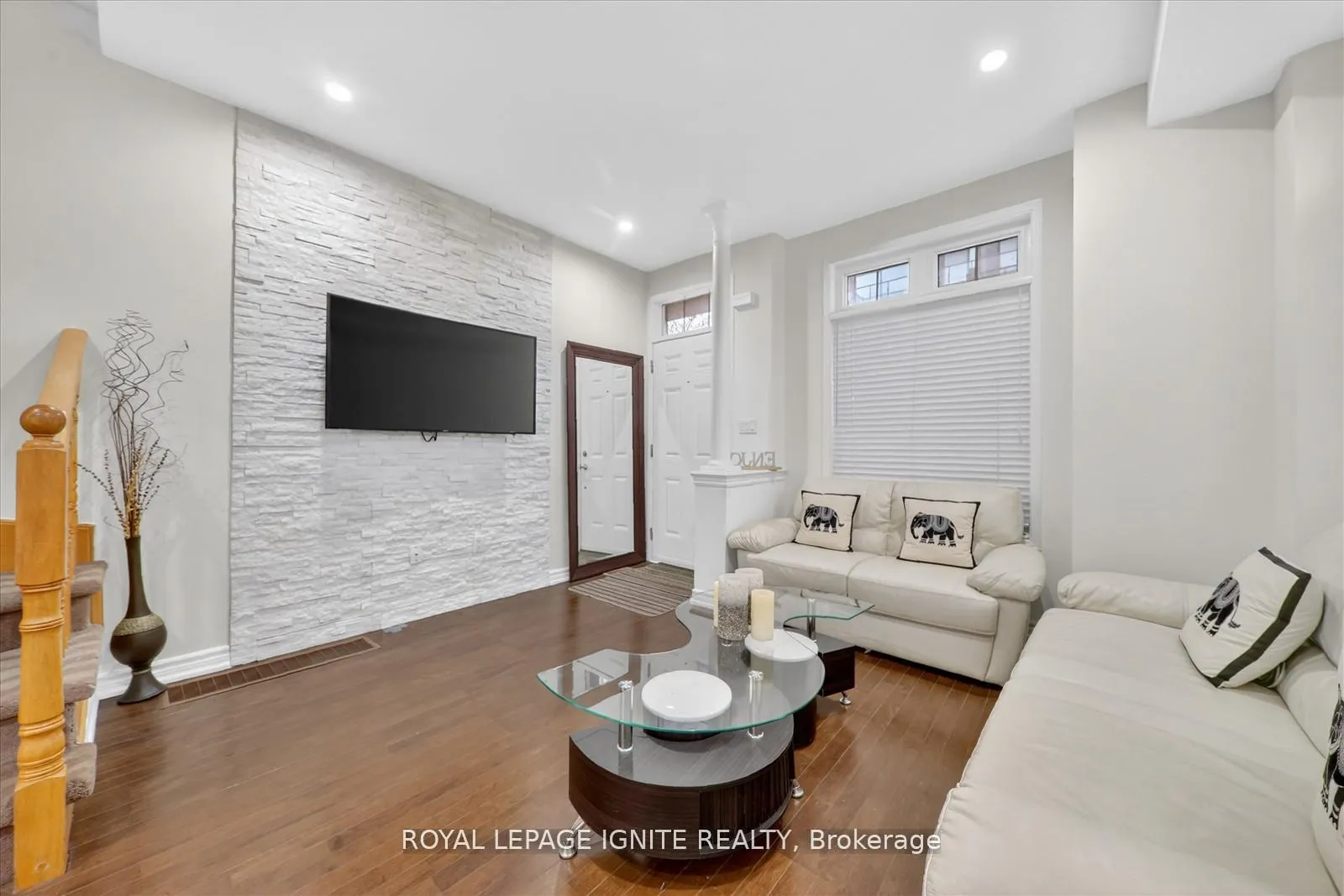 Photo 8 of Unit 95, 117A The Queensway, Toronto, High Park-Swansea — HOMEH