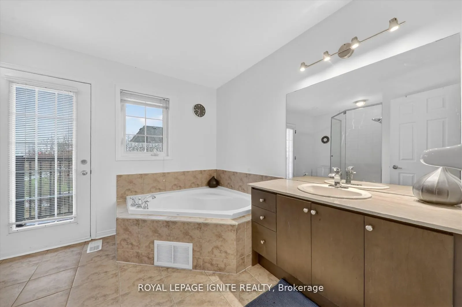 Photo 31 of Unit 95, 117A The Queensway, Toronto, High Park-Swansea — HOMEH