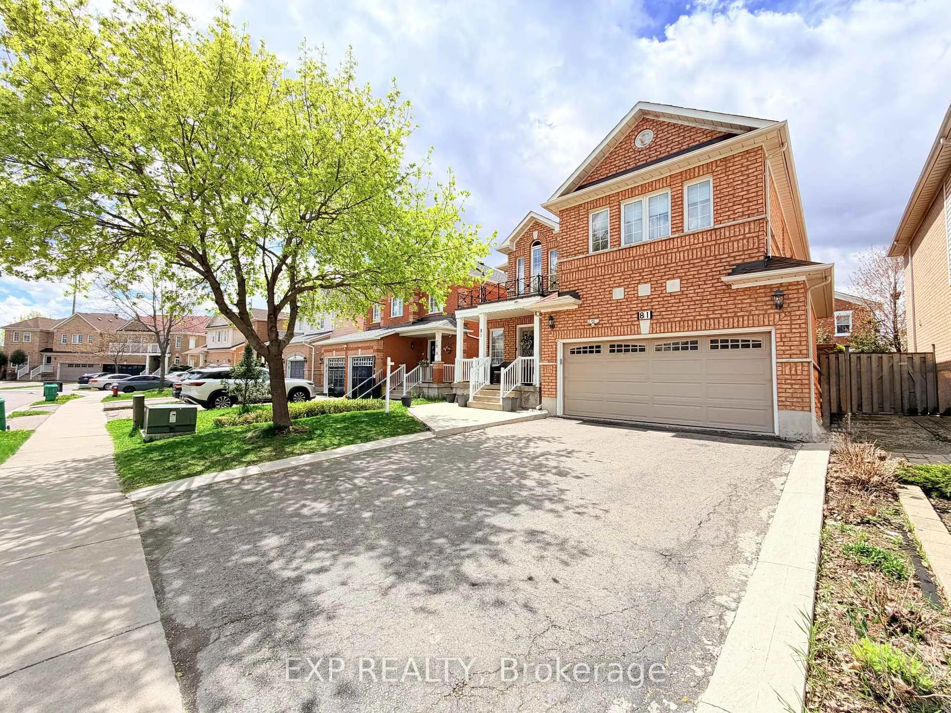 Photo 3 of 81 Farthingale Crescent, Brampton, Fletcher's Meadow — HOMEH