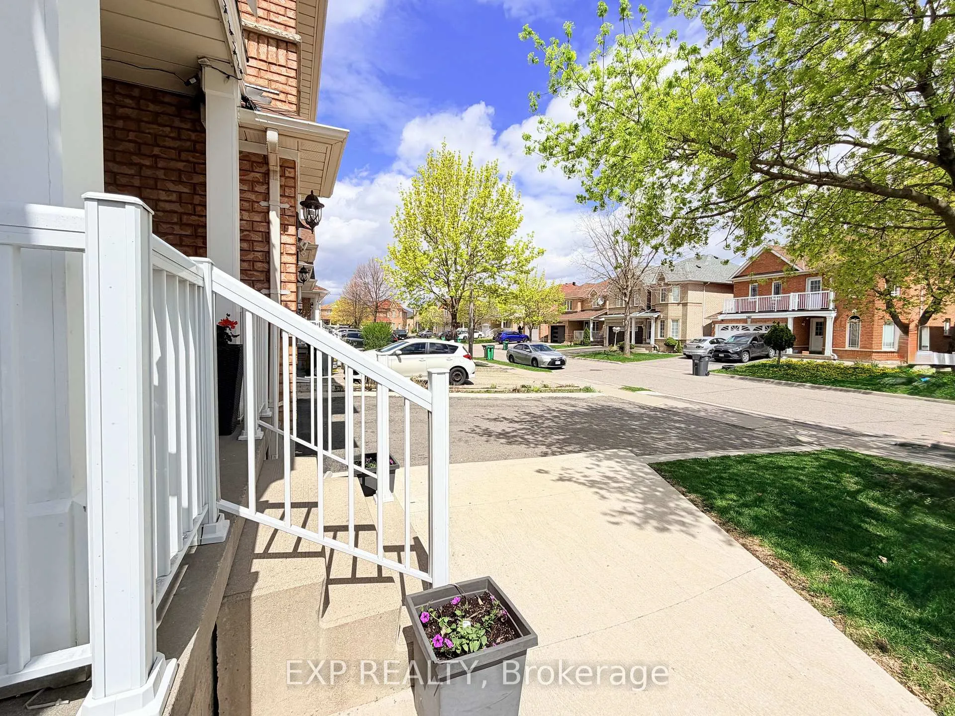 Photo 6 of 81 Farthingale Crescent, Brampton, Fletcher's Meadow — HOMEH