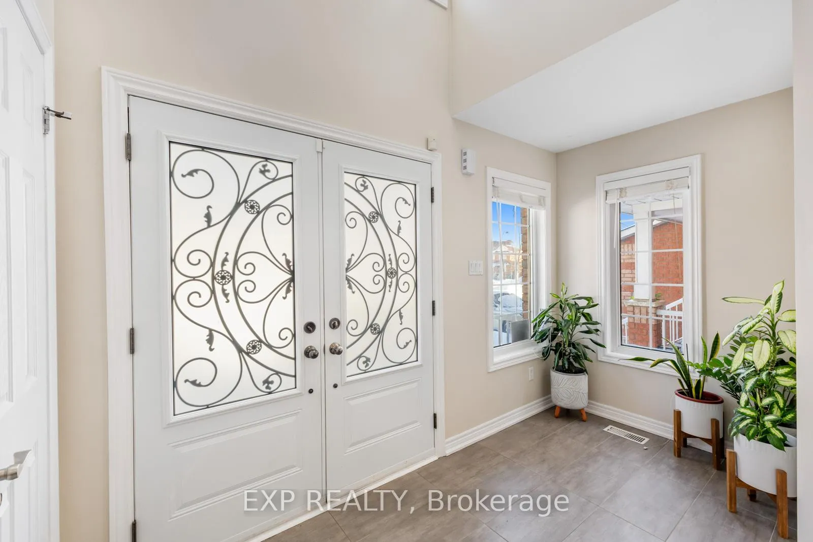 Photo 7 of 81 Farthingale Crescent, Brampton, Fletcher's Meadow — HOMEH