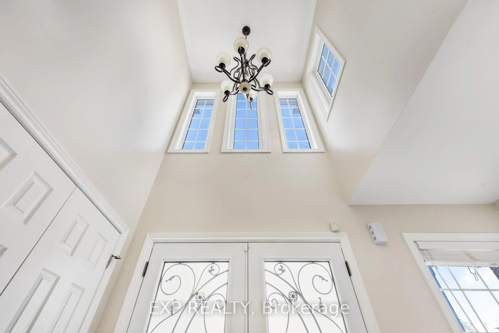 Photo 9 of 81 Farthingale Crescent, Brampton, Fletcher's Meadow — HOMEH