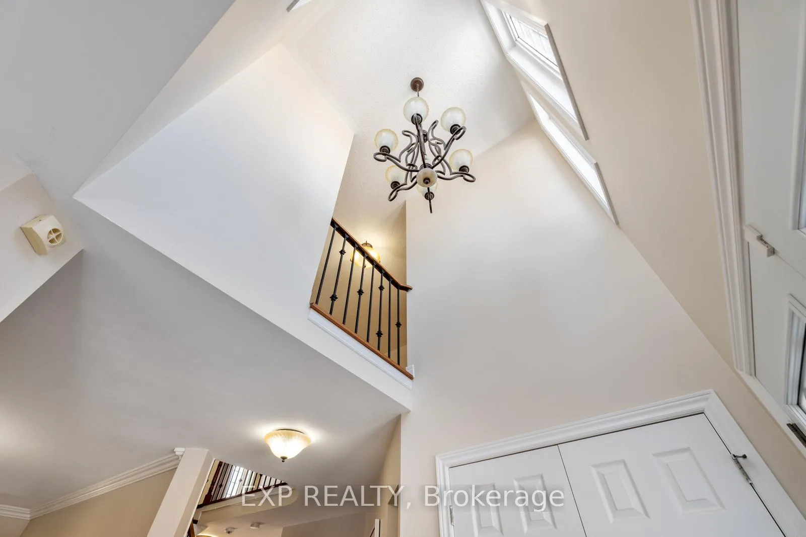 Photo 12 of 81 Farthingale Crescent, Brampton, Fletcher's Meadow — HOMEH