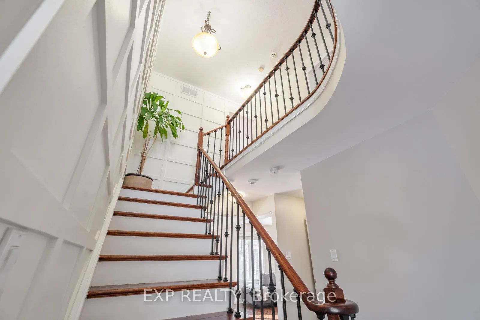 Photo 16 of 81 Farthingale Crescent, Brampton, Fletcher's Meadow — HOMEH