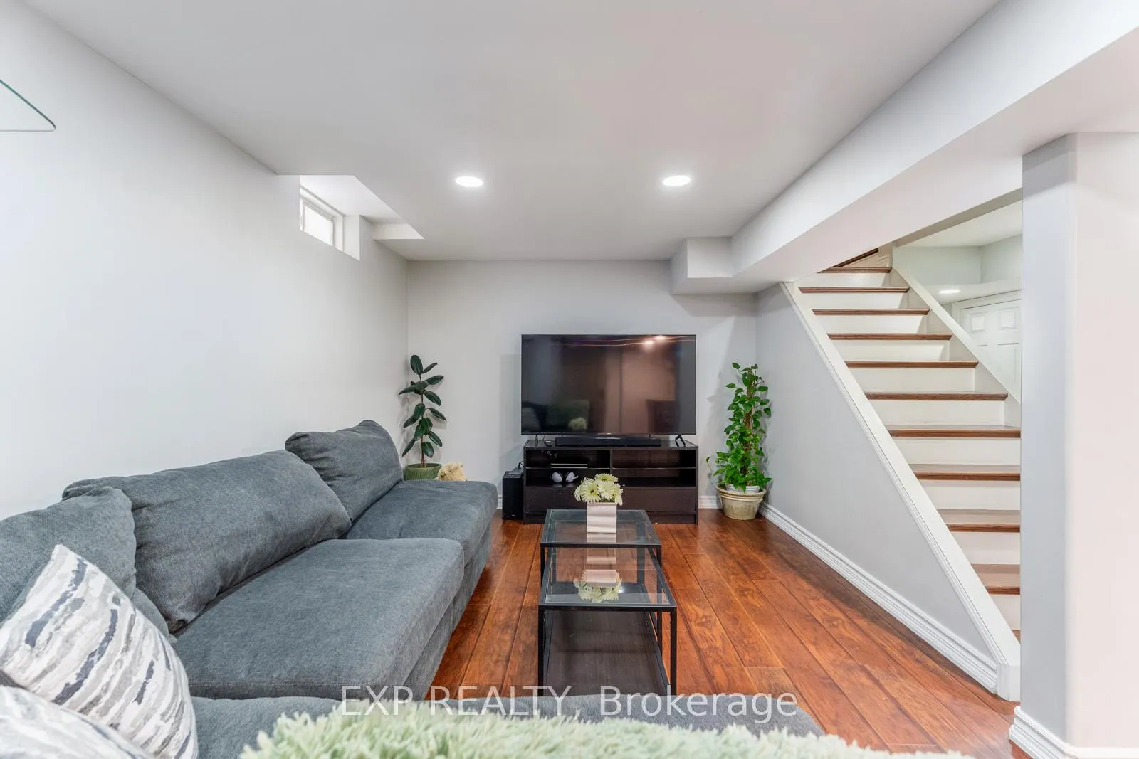 Photo 28 of 81 Farthingale Crescent, Brampton, Fletcher's Meadow — HOMEH