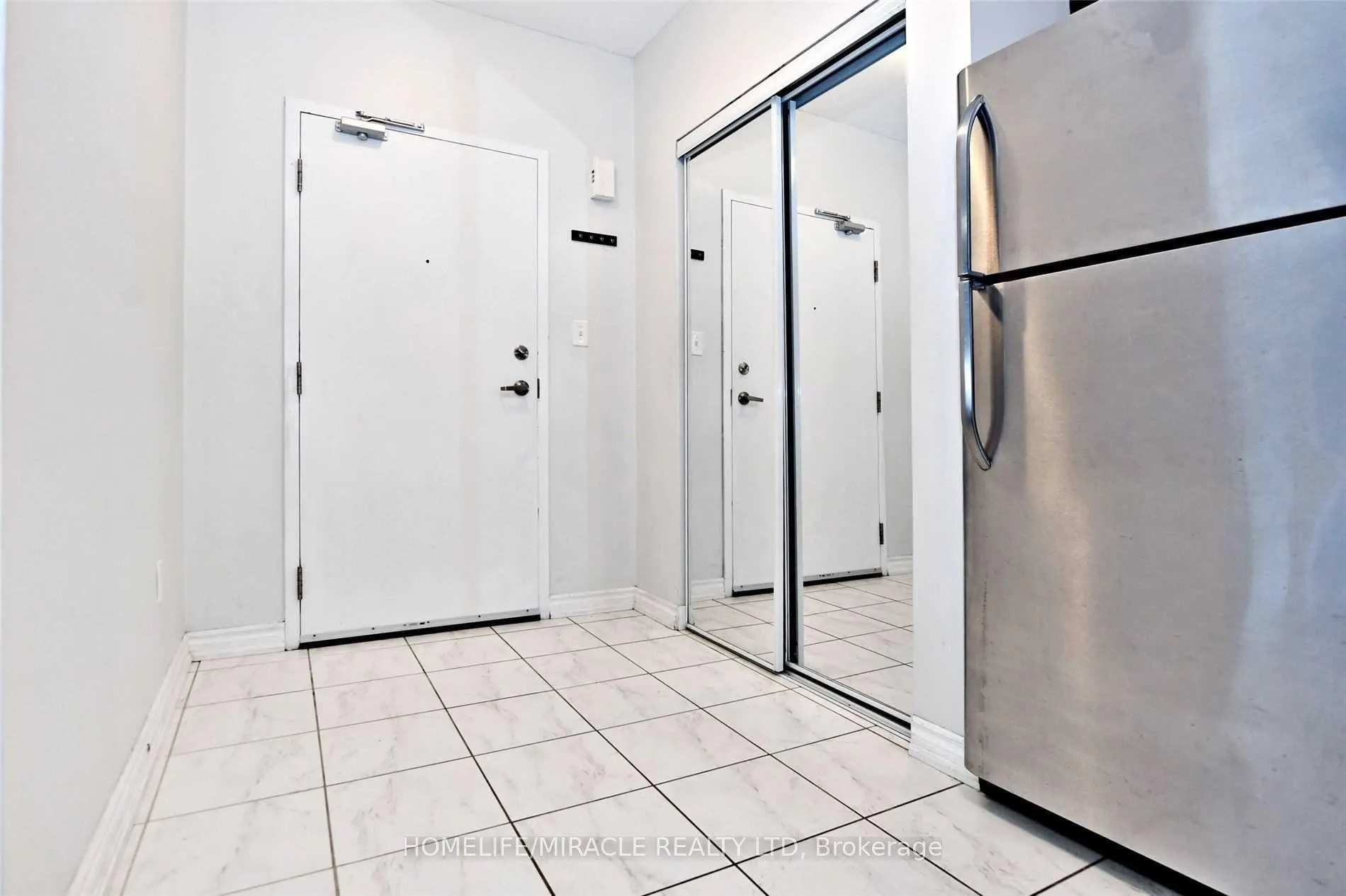 Photo 3 of Unit 303, 39 Ferndale Drive S, Barrie, Ardagh — HOMEH
