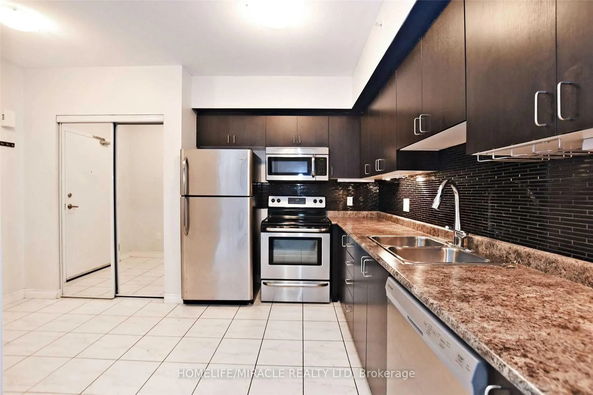 Photo 13 of Unit 303, 39 Ferndale Drive S, Barrie, Ardagh — HOMEH