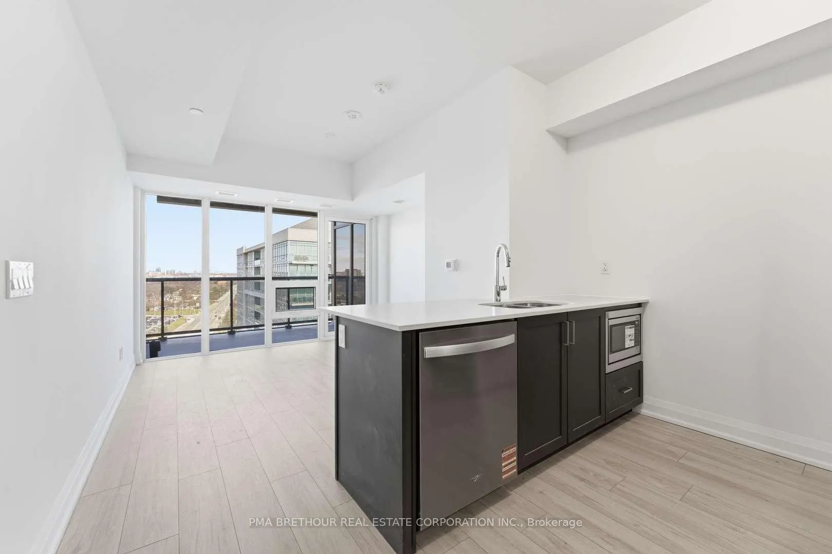Photo of Unit 1812, 1035 Southdown Road