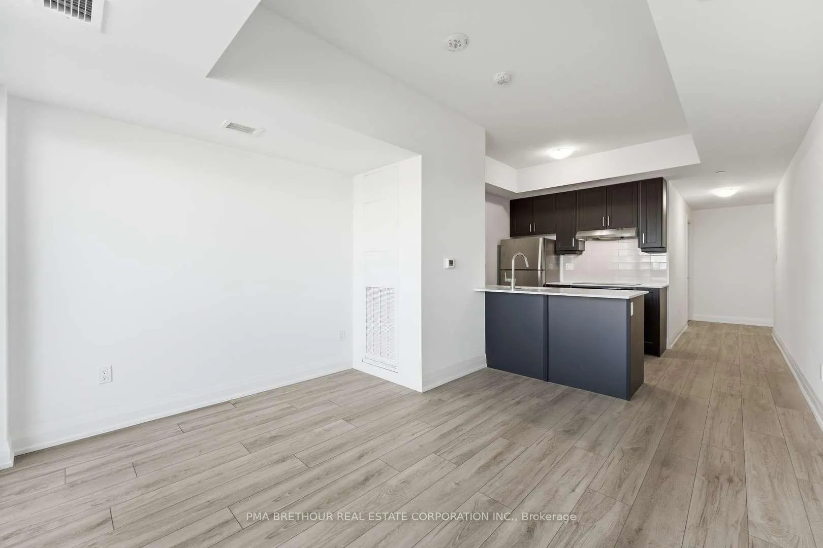 Photo 2 of Unit 1812, 1035 Southdown Road, Mississauga, Clarkson — HOMEH