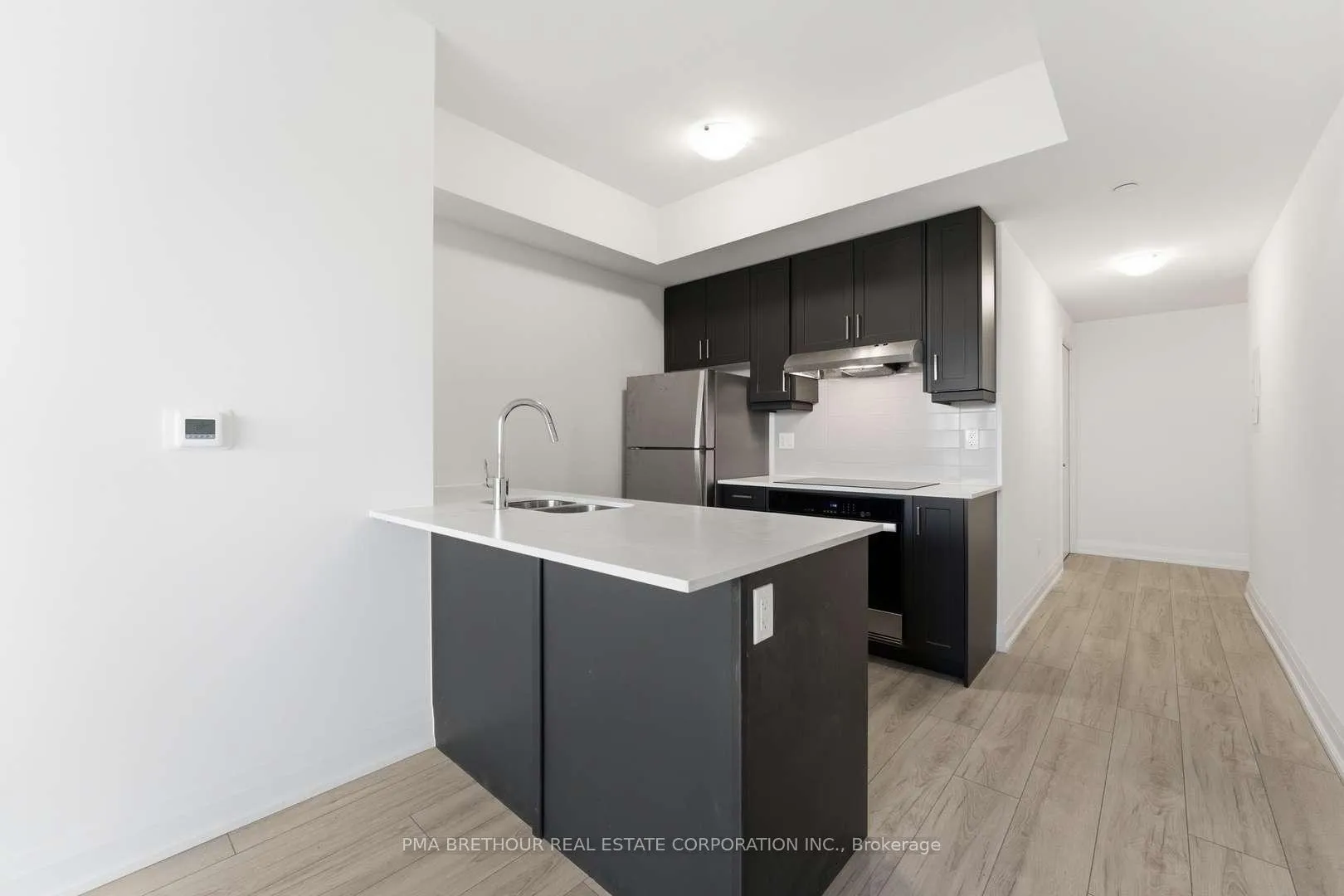 Photo 4 of Unit 1812, 1035 Southdown Road, Mississauga, Clarkson — HOMEH