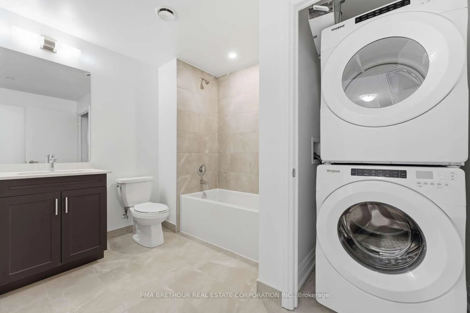 Photo 6 of Unit 1812, 1035 Southdown Road, Mississauga, Clarkson — HOMEH