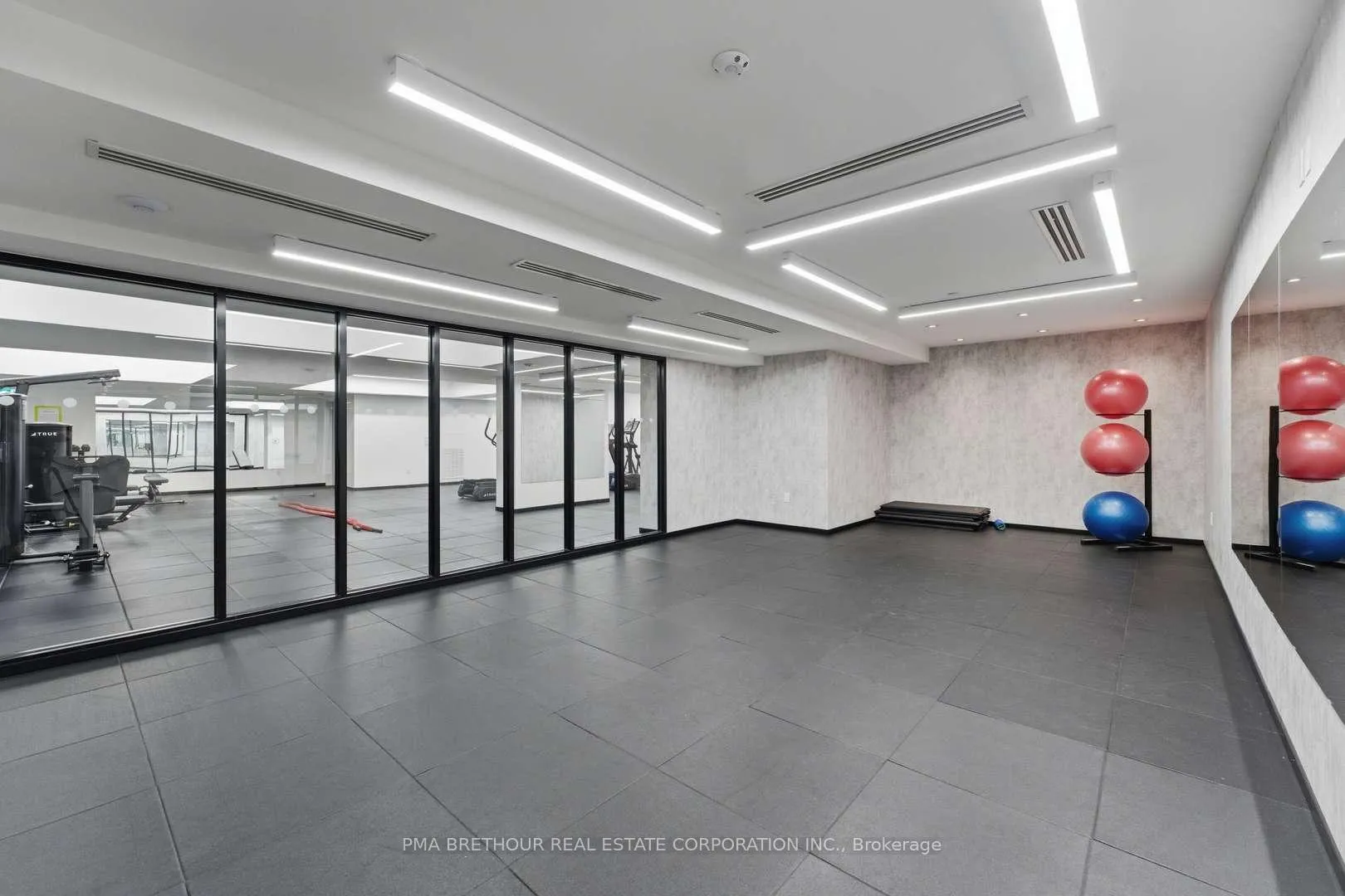 Photo 8 of Unit 1812, 1035 Southdown Road, Mississauga, Clarkson — HOMEH