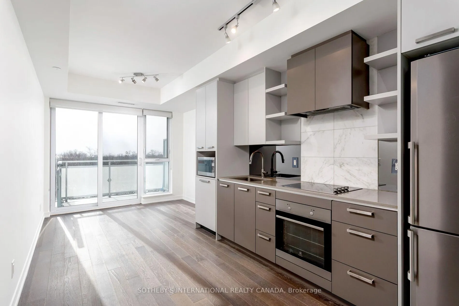 Front of Unit 716, 1830 Bloor Street W