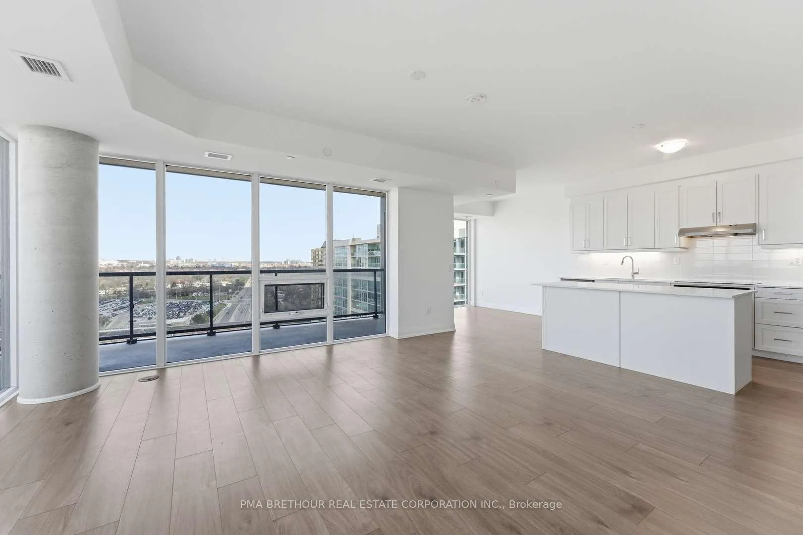 Photo 2 of Unit 1809, 1035 Southdown Road, Mississauga, Clarkson — HOMEH