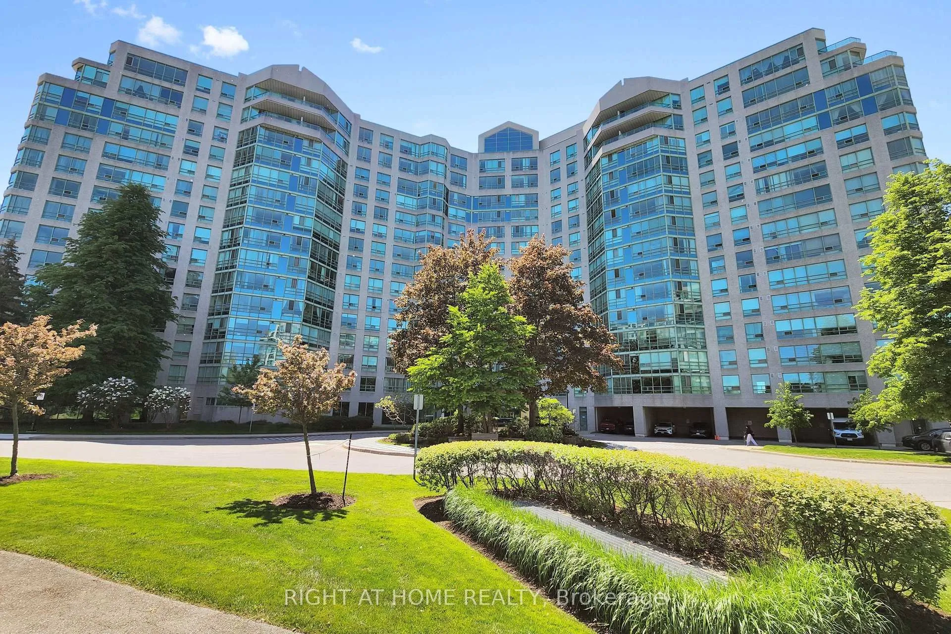 Front of Unit 1120, 7805 Bayview Avenue