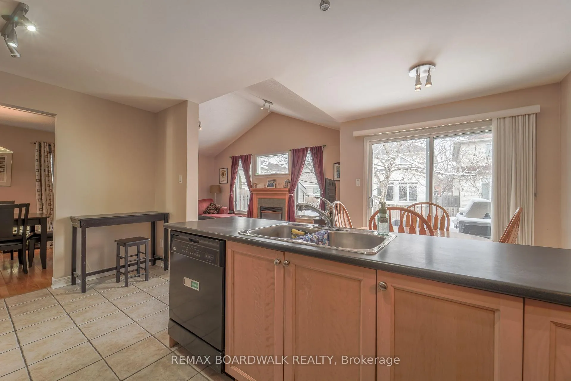 Photo 13 of 170 Bridlewood Drive, Ottawa, Kanata - Bridlewood — HOMEH