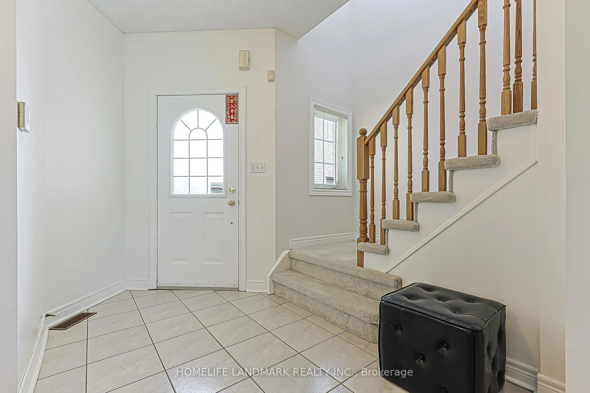 Photo 3 of 81 Eastpine Drive, Markham, Milliken Mills West — HOMEH