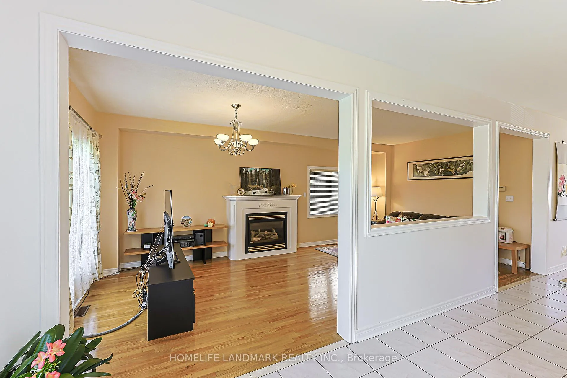 Photo 4 of 81 Eastpine Drive, Markham, Milliken Mills West — HOMEH