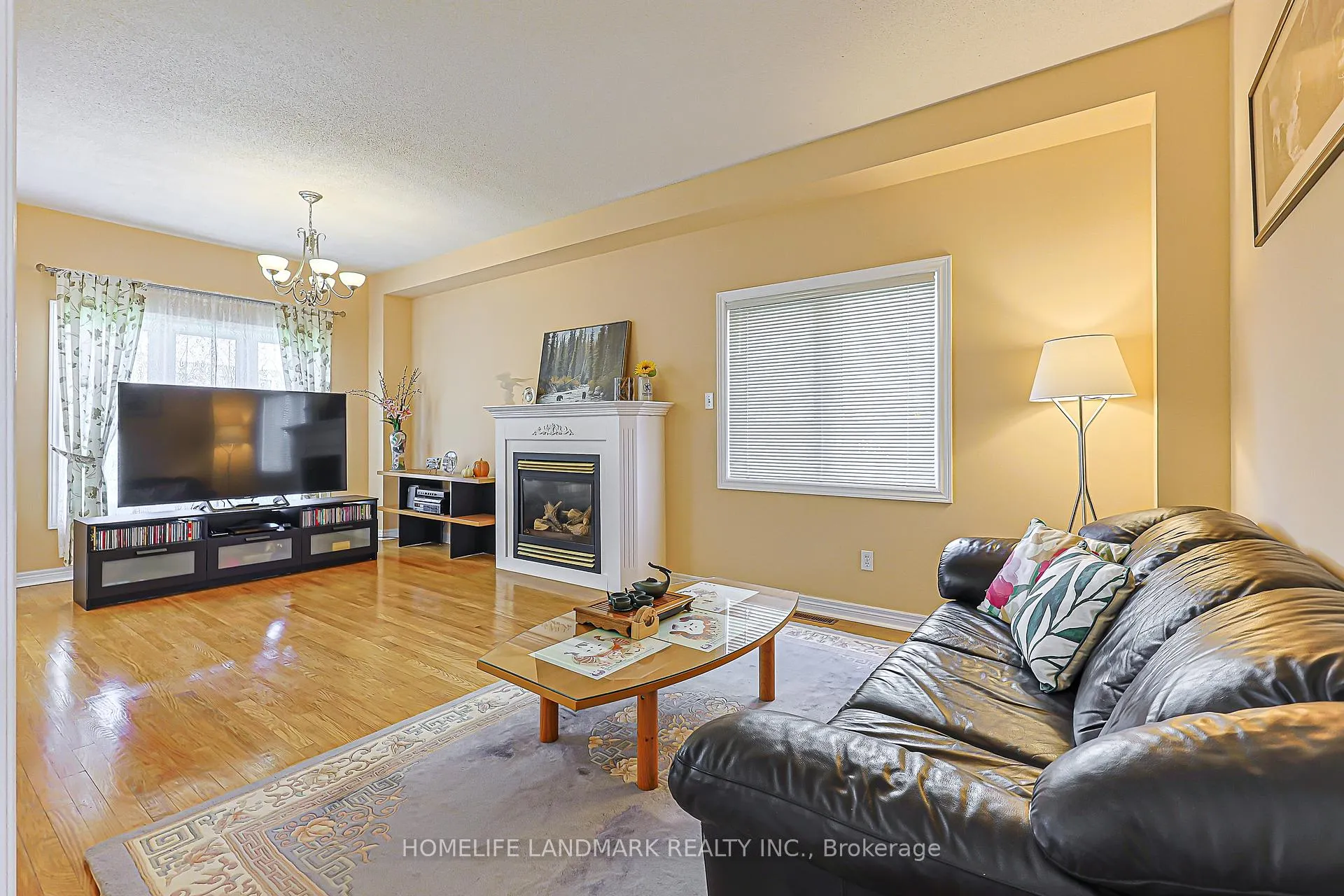 Photo 5 of 81 Eastpine Drive, Markham, Milliken Mills West — HOMEH