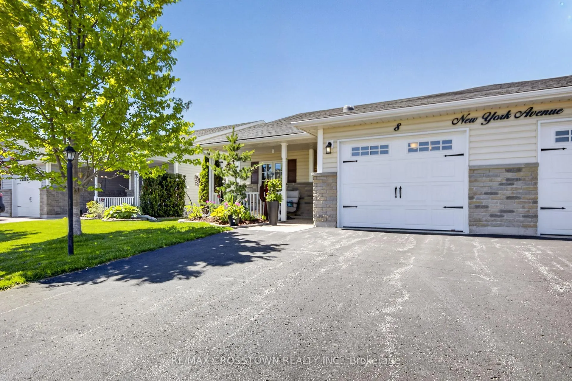Photo 1 of 8 New York Avenue, Wasaga Beach — HOMEH