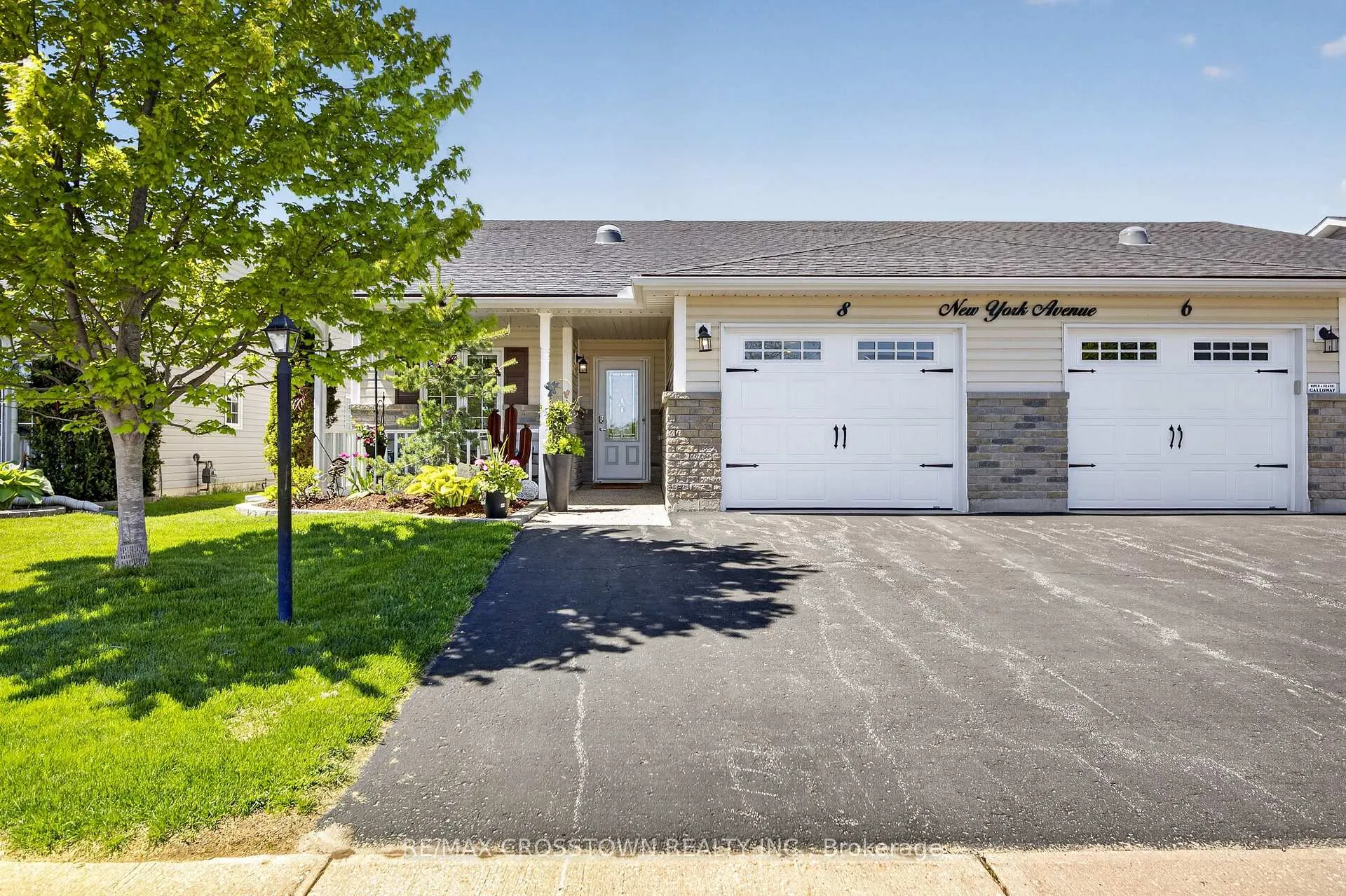 Photo 2 of 8 New York Avenue, Wasaga Beach — HOMEH