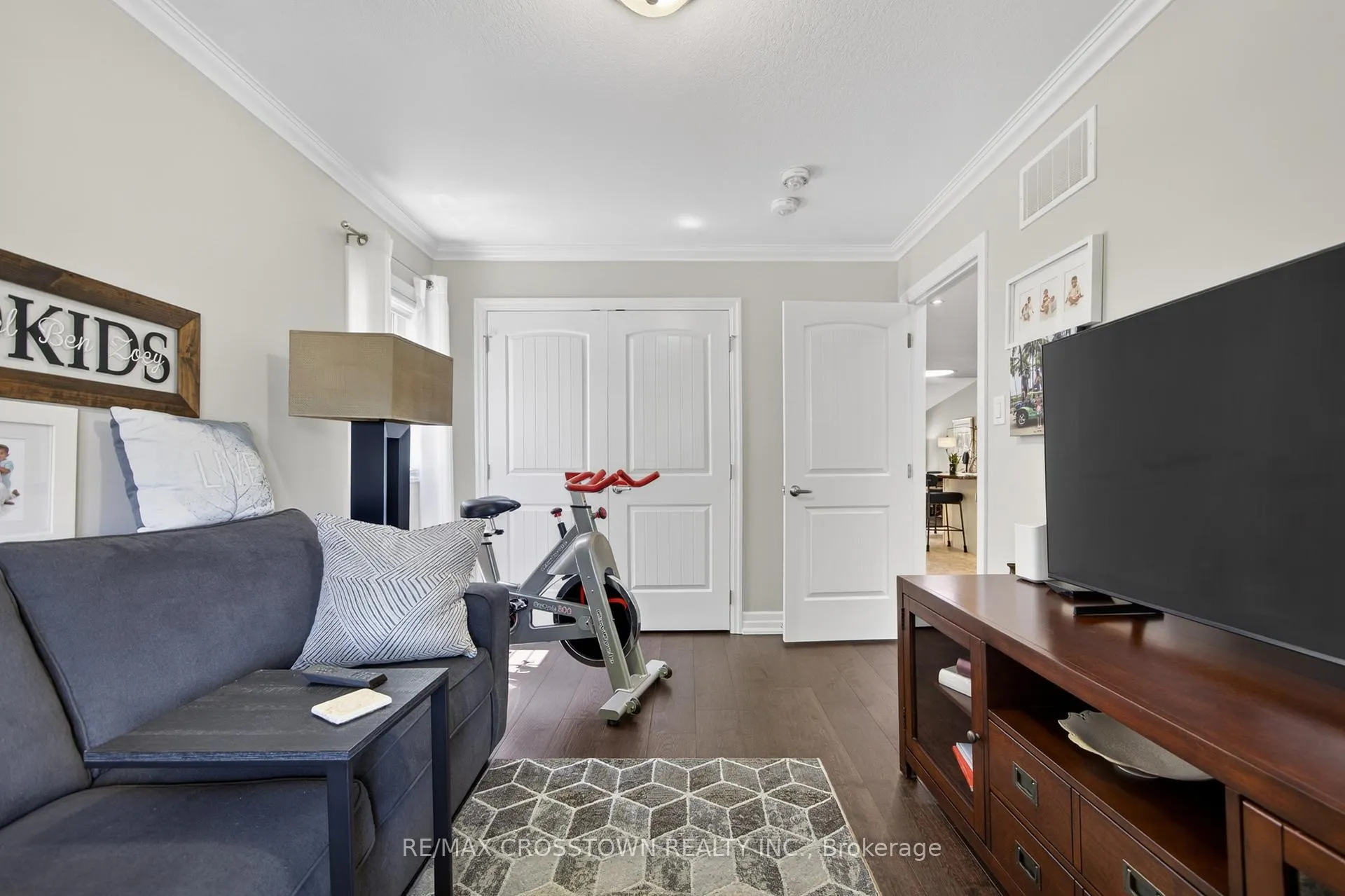 Photo 10 of 8 New York Avenue, Wasaga Beach — HOMEH