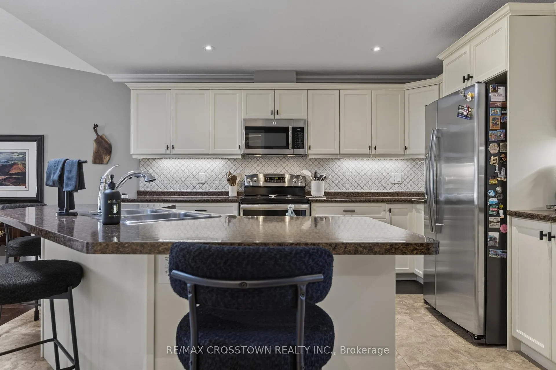 Photo 15 of 8 New York Avenue, Wasaga Beach — HOMEH