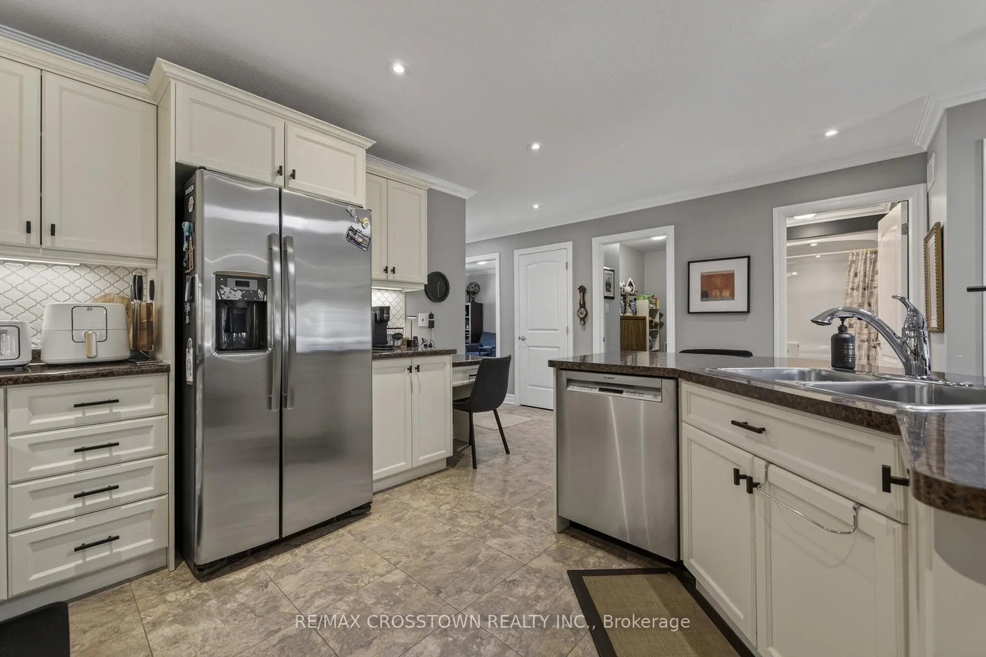 Photo 21 of 8 New York Avenue, Wasaga Beach — HOMEH