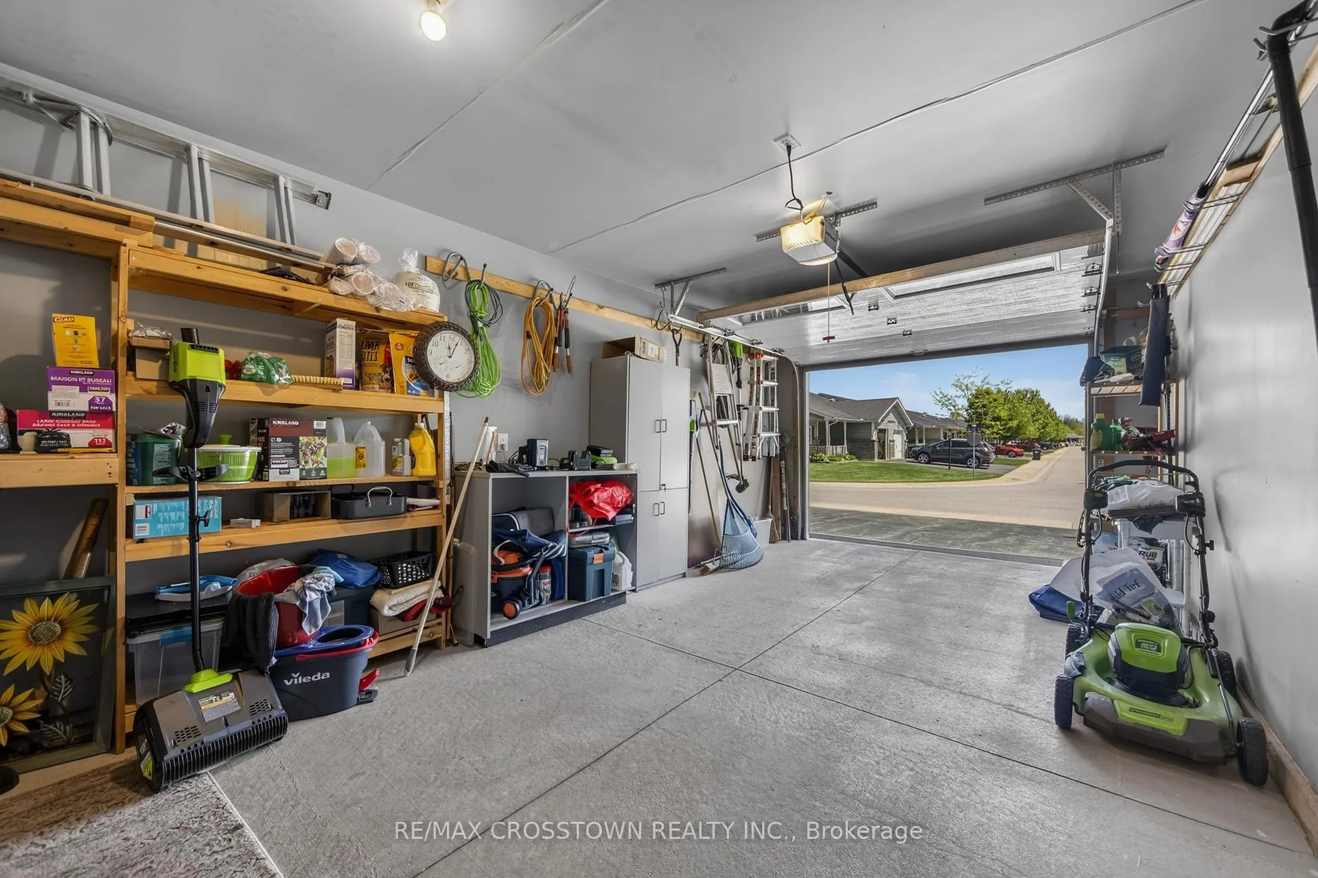 Photo 40 of 8 New York Avenue, Wasaga Beach — HOMEH