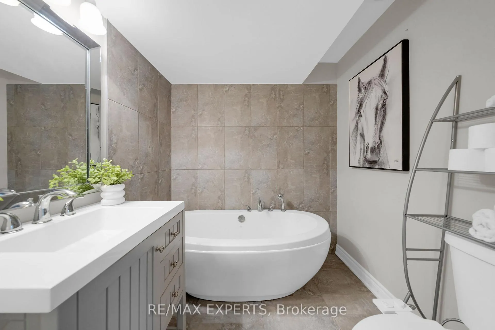 Photo 46 of 40 Hillcrest Drive, New Tecumseth, Alliston — HOMEH
