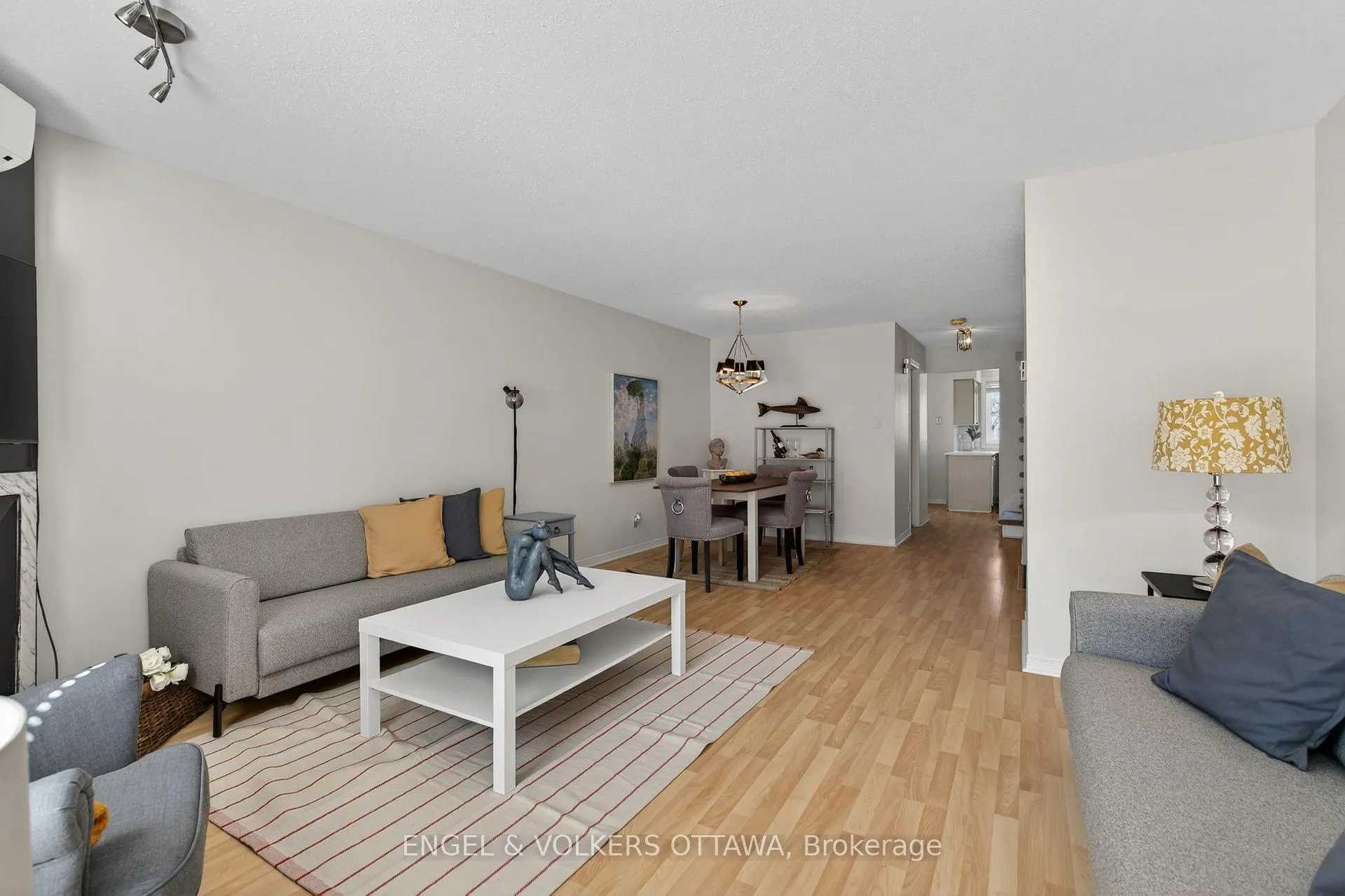 Photo 6 of 211 Briston Private, Ottawa, Hunt Club Park — HOMEH