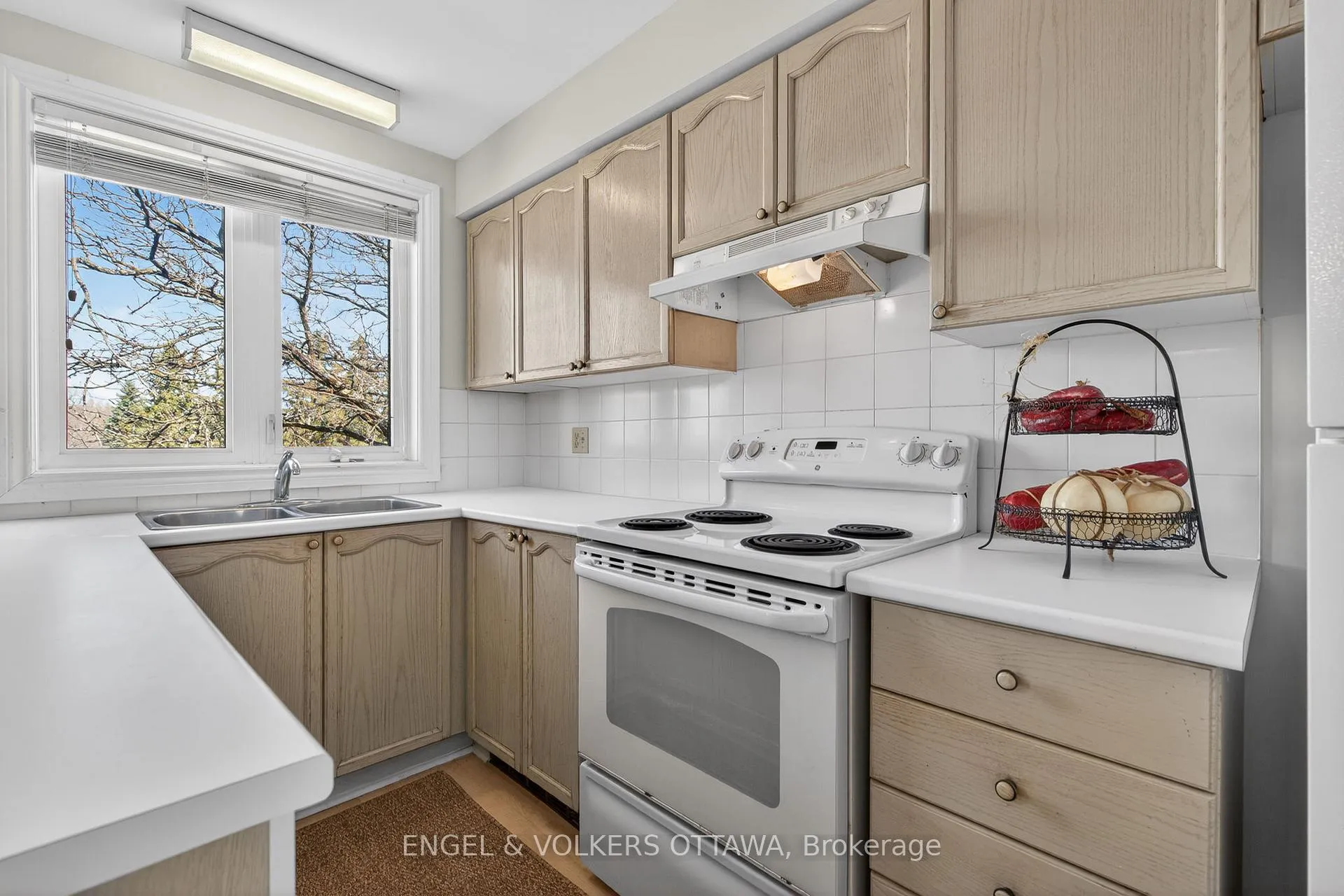 Photo 10 of 211 Briston Private, Ottawa, Hunt Club Park — HOMEH