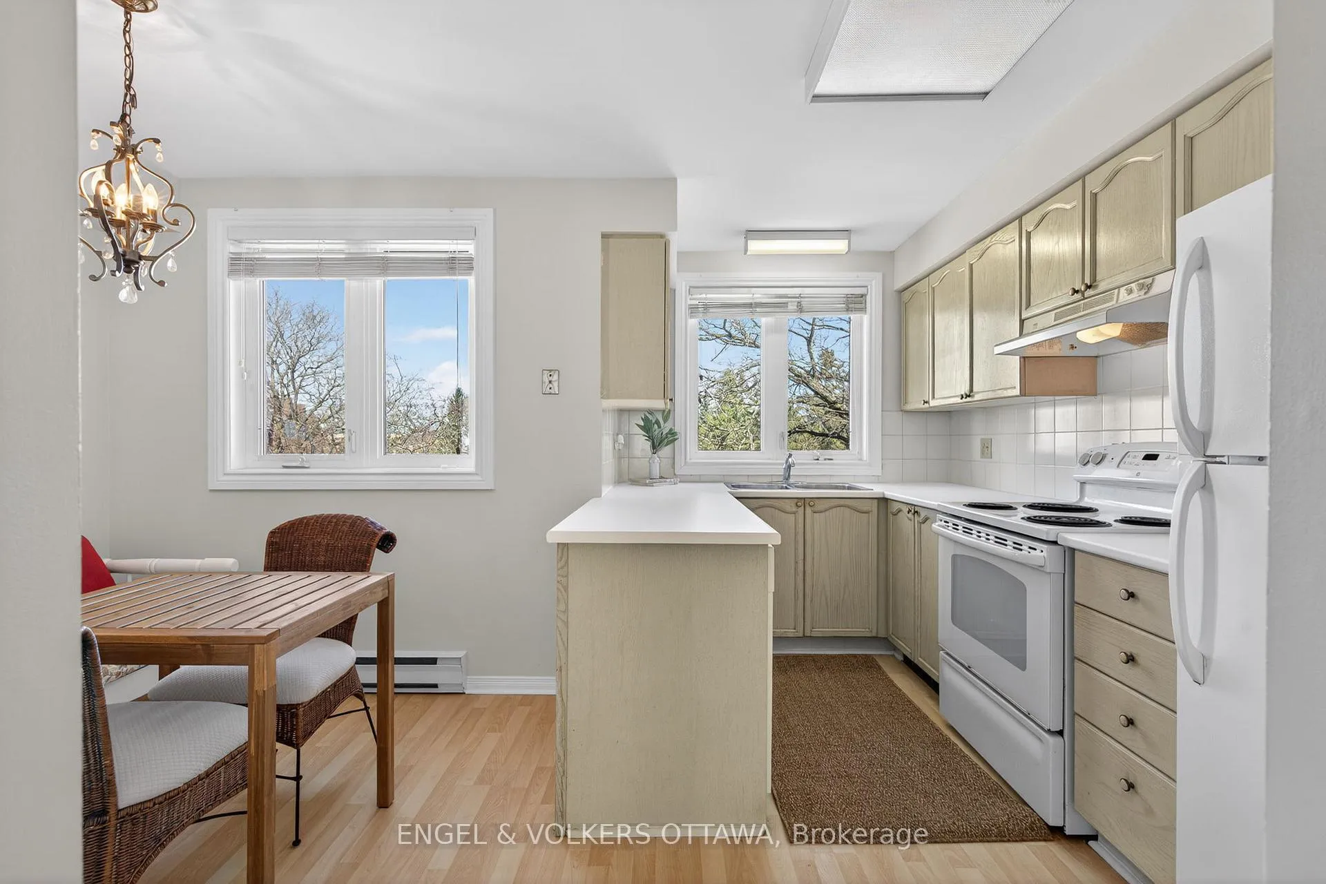 Photo 12 of 211 Briston Private, Ottawa, Hunt Club Park — HOMEH