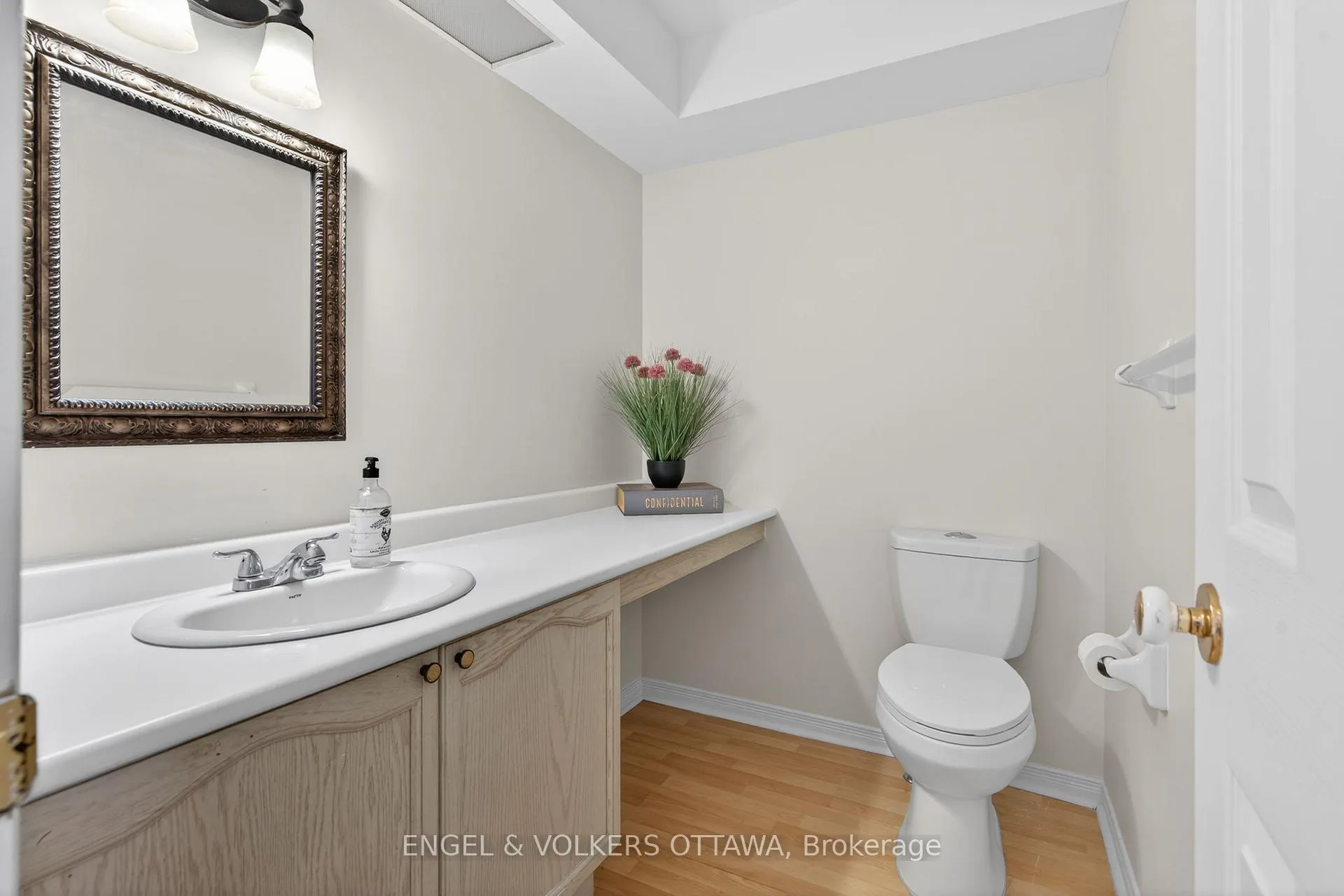 Photo 14 of 211 Briston Private, Ottawa, Hunt Club Park — HOMEH