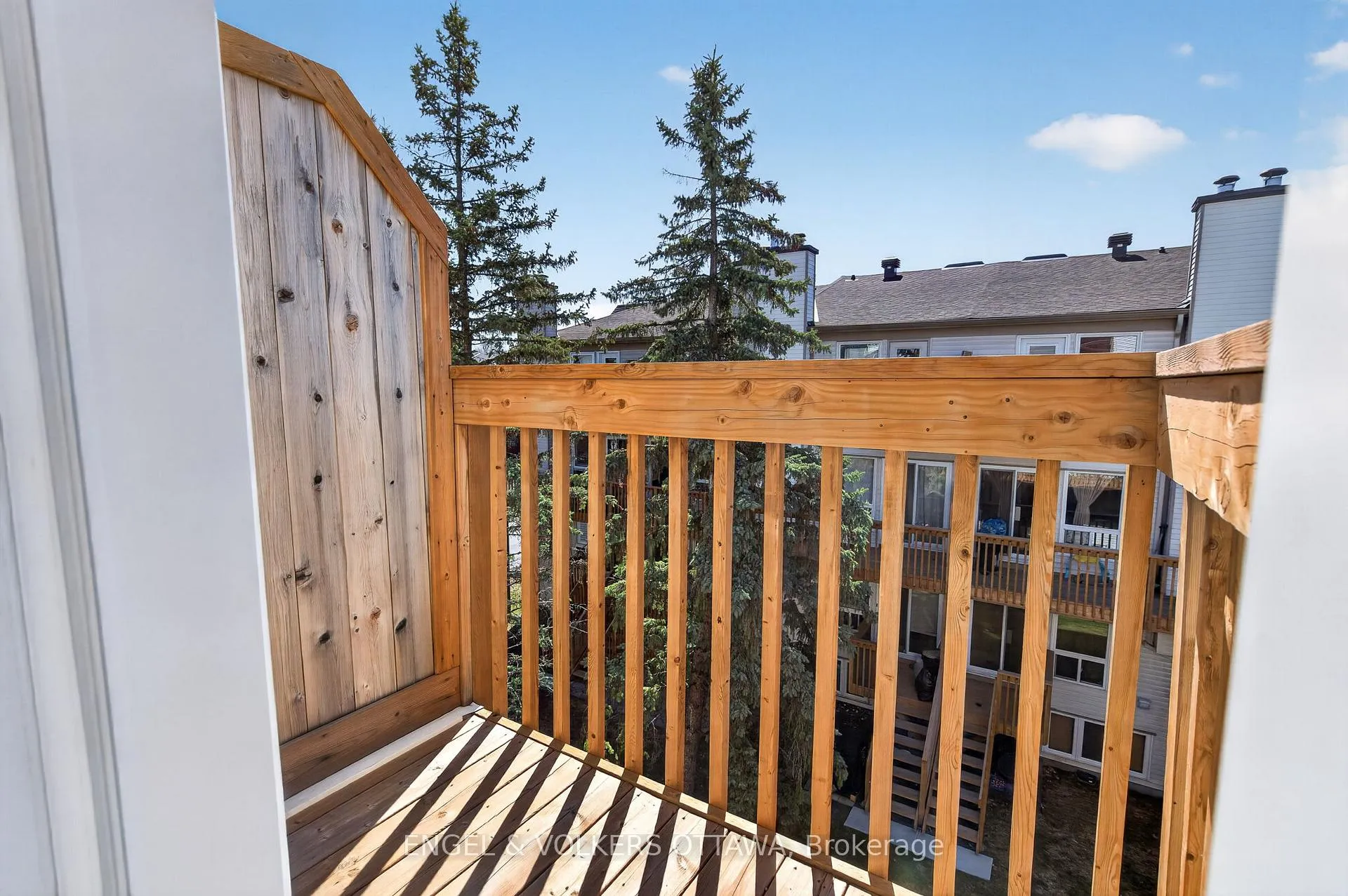 Photo 17 of 211 Briston Private, Ottawa, Hunt Club Park — HOMEH