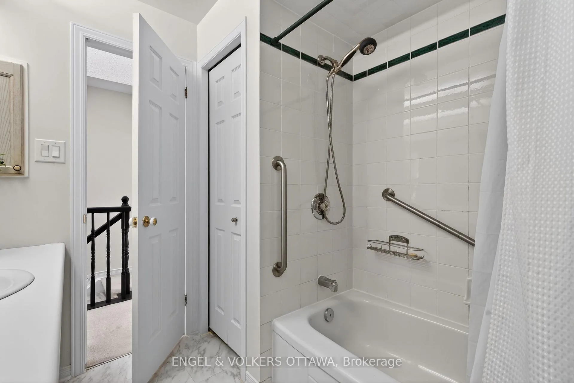Photo 22 of 211 Briston Private, Ottawa, Hunt Club Park — HOMEH