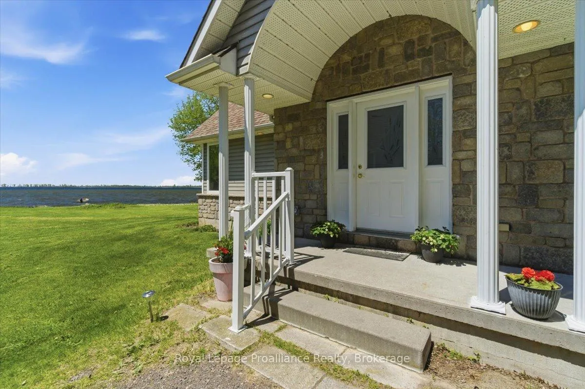 Photo 3 of 233 Parkview Road, Prince Edward County, Ameliasburg Ward — HOMEH