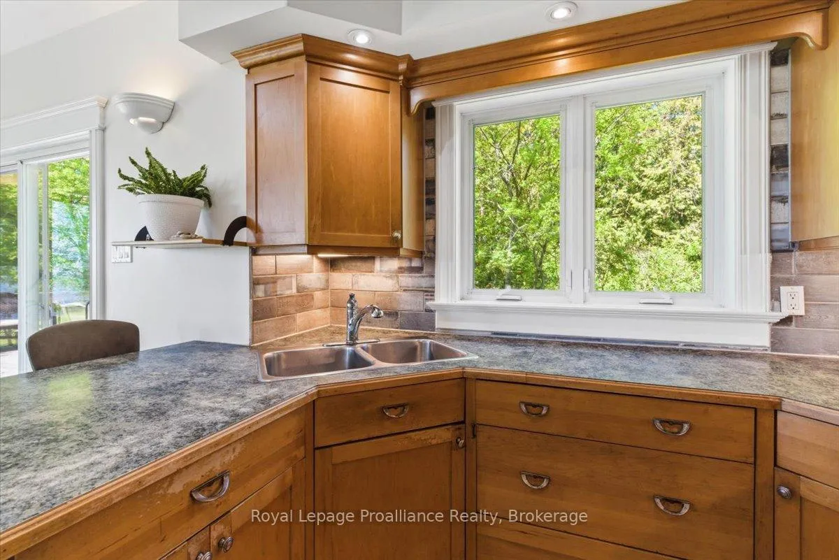 Photo 15 of 233 Parkview Road, Prince Edward County, Ameliasburg Ward — HOMEH