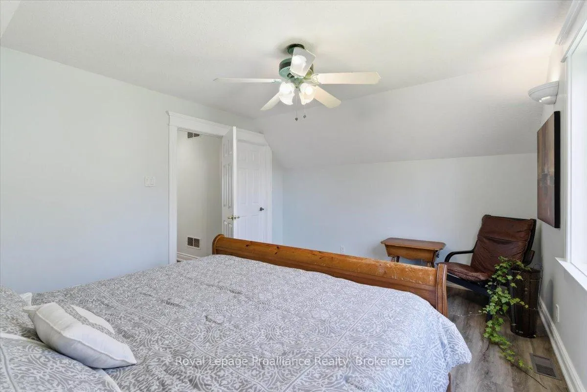 Photo 34 of 233 Parkview Road, Prince Edward County, Ameliasburg Ward — HOMEH