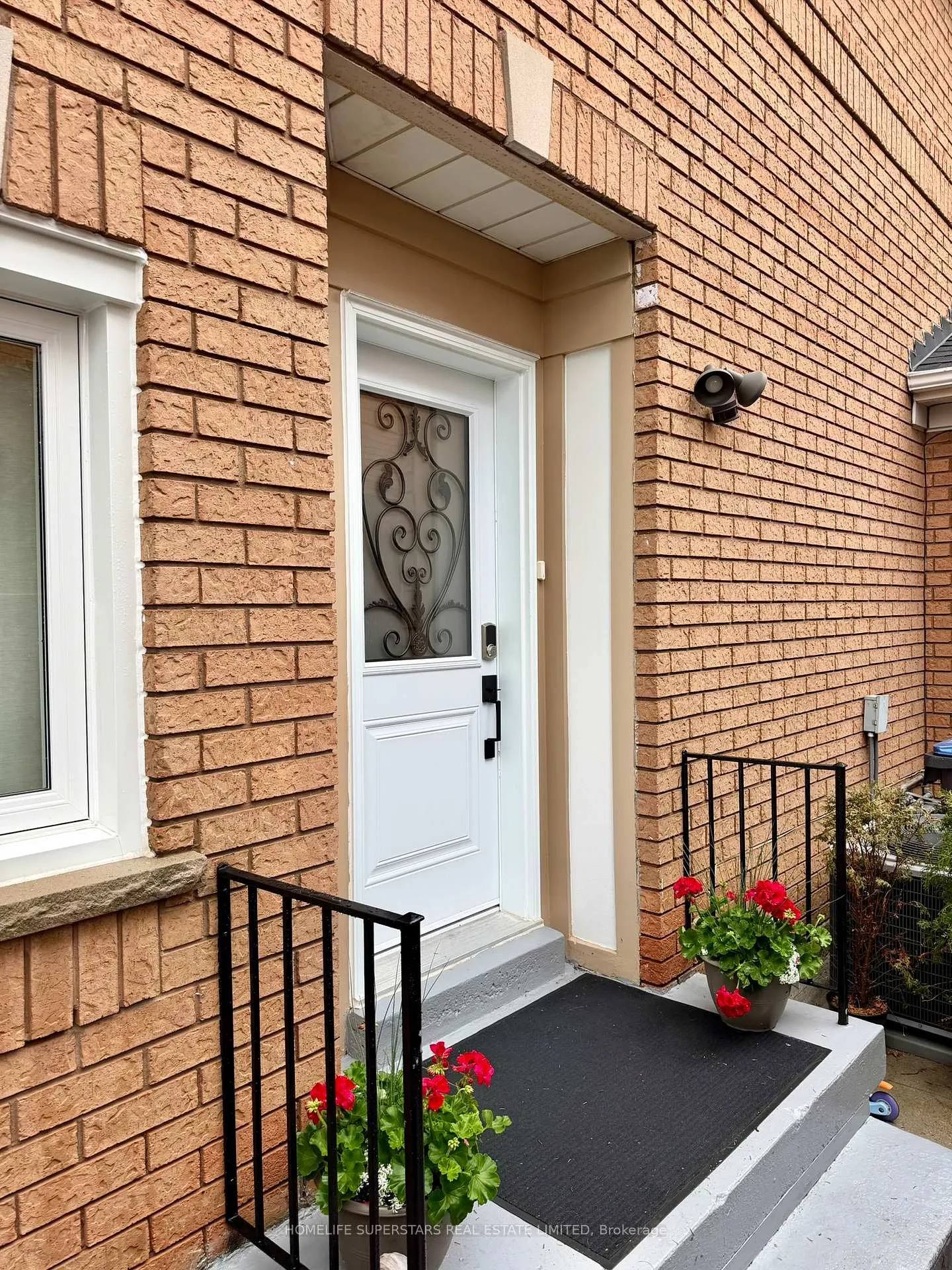 Photo 3 of 172 Rainforest Drive N, Brampton, Sandringham-Wellington — HOMEH