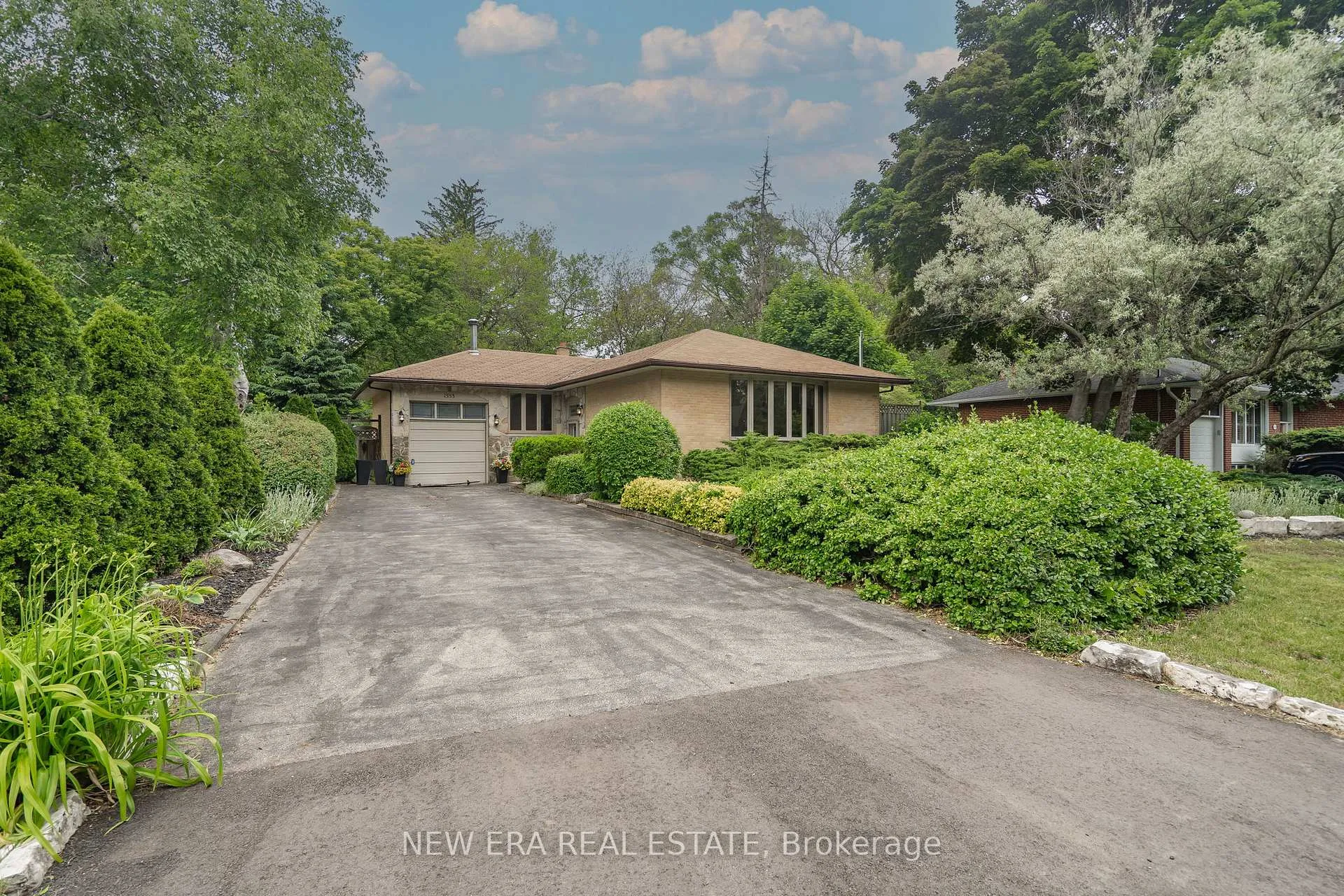 Photo 1 of 1553 Wembury Road, Mississauga, Lorne Park — HOMEH