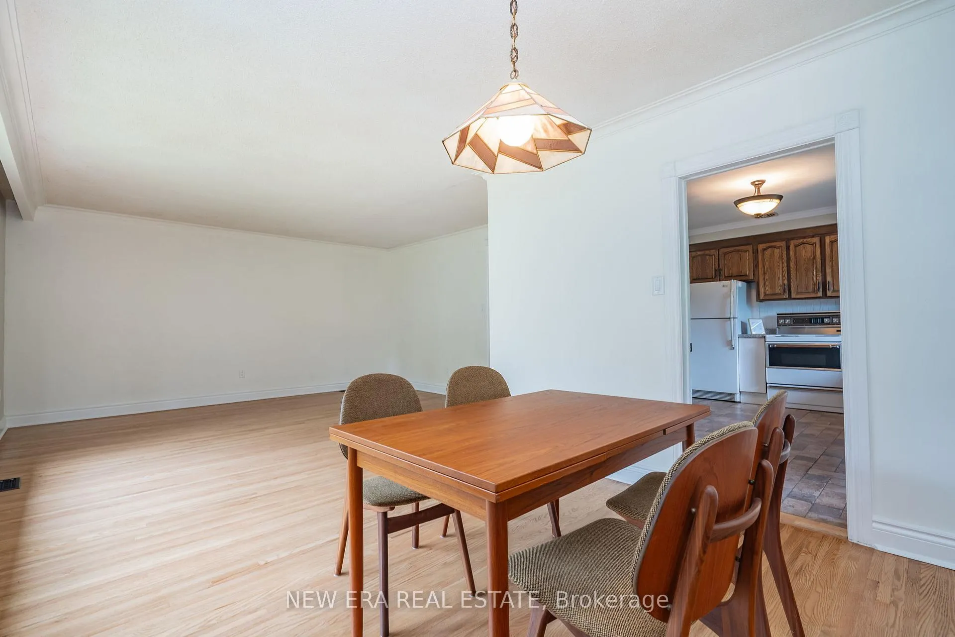 Photo 8 of 1553 Wembury Road, Mississauga, Lorne Park — HOMEH