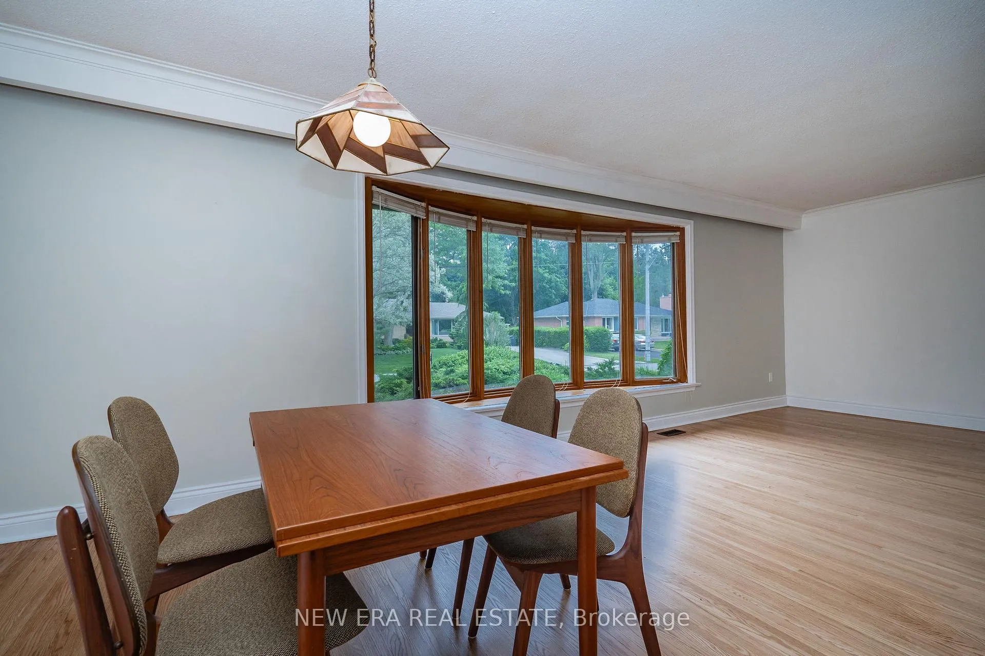 Photo 9 of 1553 Wembury Road, Mississauga, Lorne Park — HOMEH