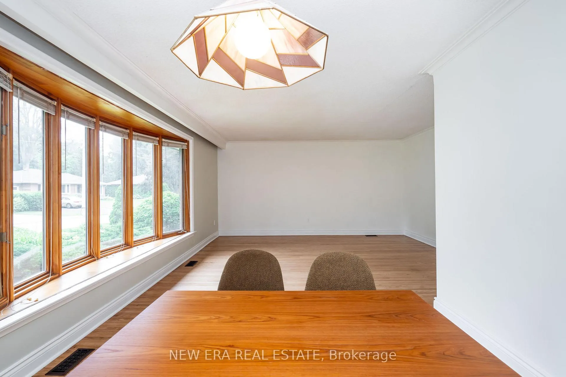 Photo 10 of 1553 Wembury Road, Mississauga, Lorne Park — HOMEH